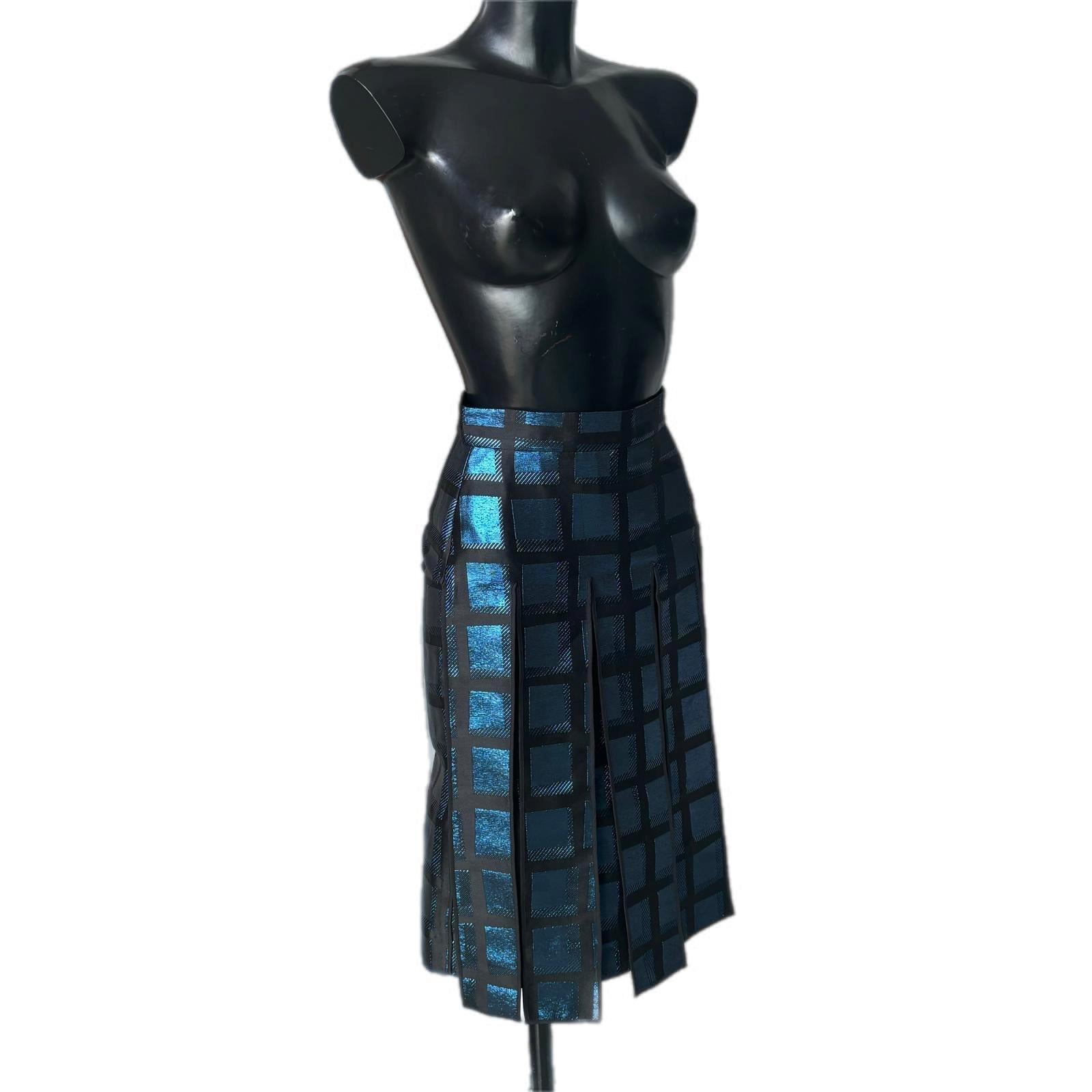 Kenzo skirt with wide bangs in very good condition For Sale 1