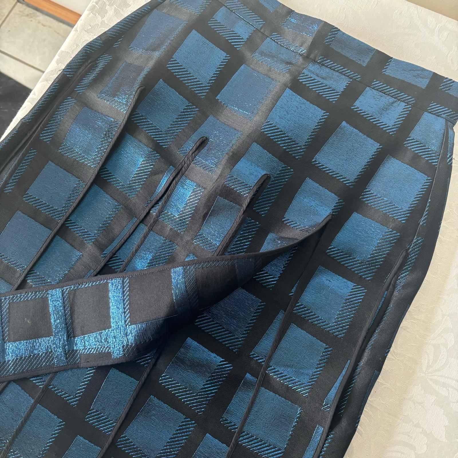 Kenzo skirt with wide bangs in very good condition For Sale 2