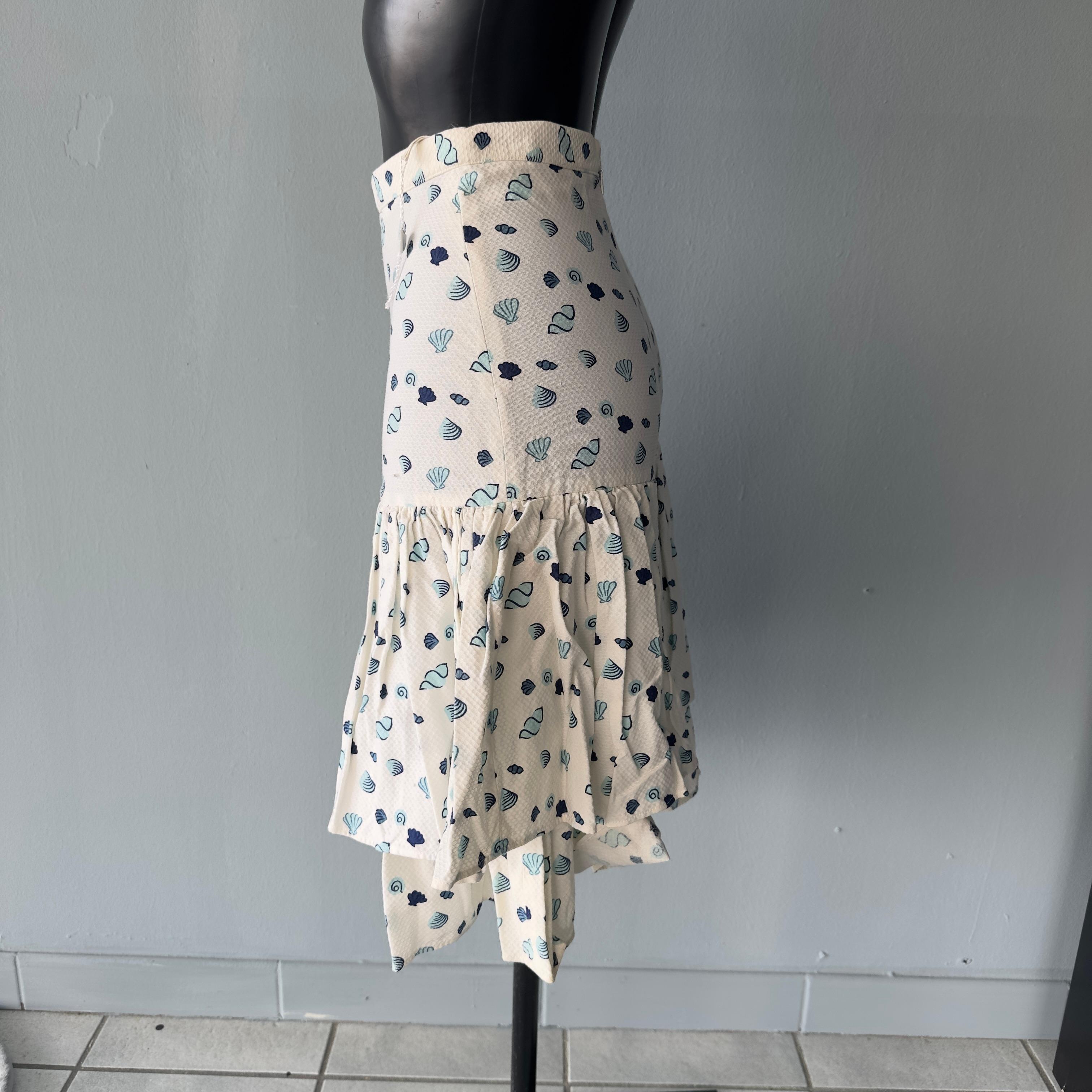 Valentino 1980s Skirt Pant. Never used 
Wearing it looks like a skirt with two layers of voulant. Peculiar and refined, on a white base with drawn blue shells
100% cotton, invisible back zipper closure.
Excellent overall condition , never used, to