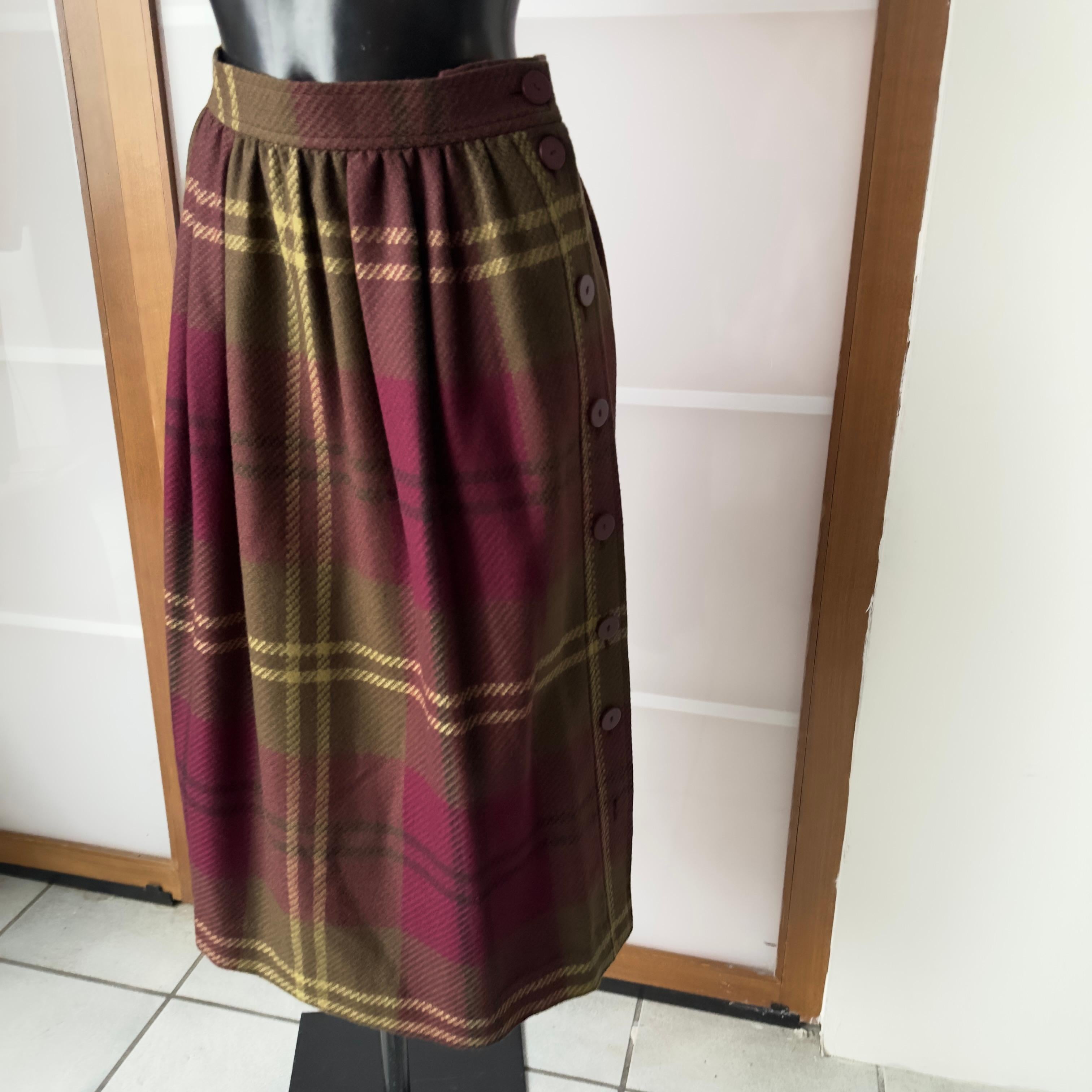 Donna Gonna Yves Saint Laurent anni80 mai utilizzata in vendita