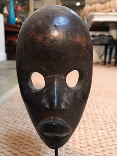 'Running' Mask Danh Tribe