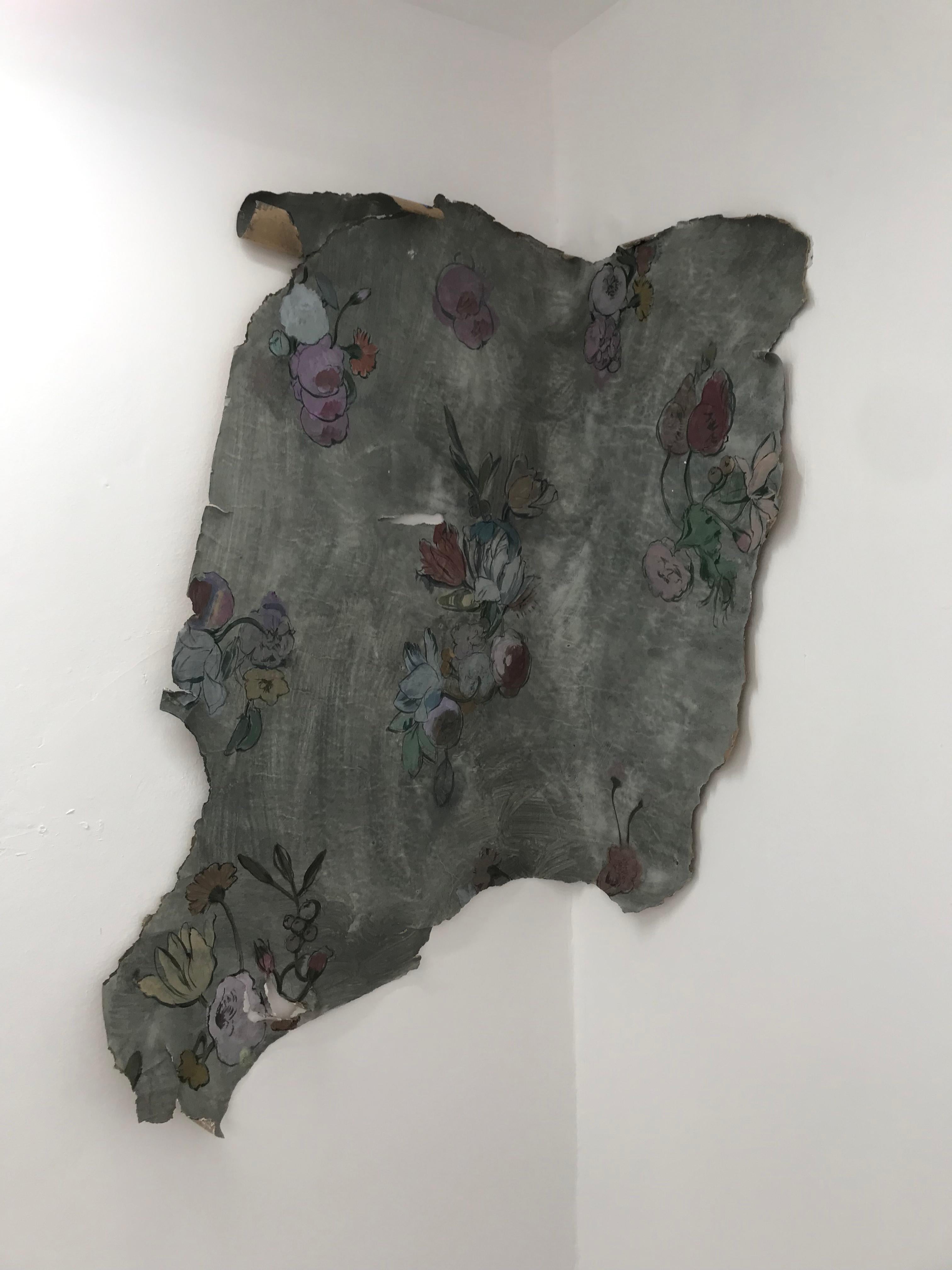 Figurative Painting Gonzalo García - « Fragmento de mémoire en el espacio », tapisserie, allégorie, bouquets, figuratif