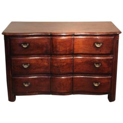 Good 18th Century Walnut Serpentine Commode Good 18th Century Walnut Serpentine Commode