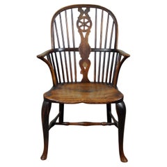 Antique Good 18th Century Windsor Wheel Back Chair with Cabriole Front Legs, C. 1780