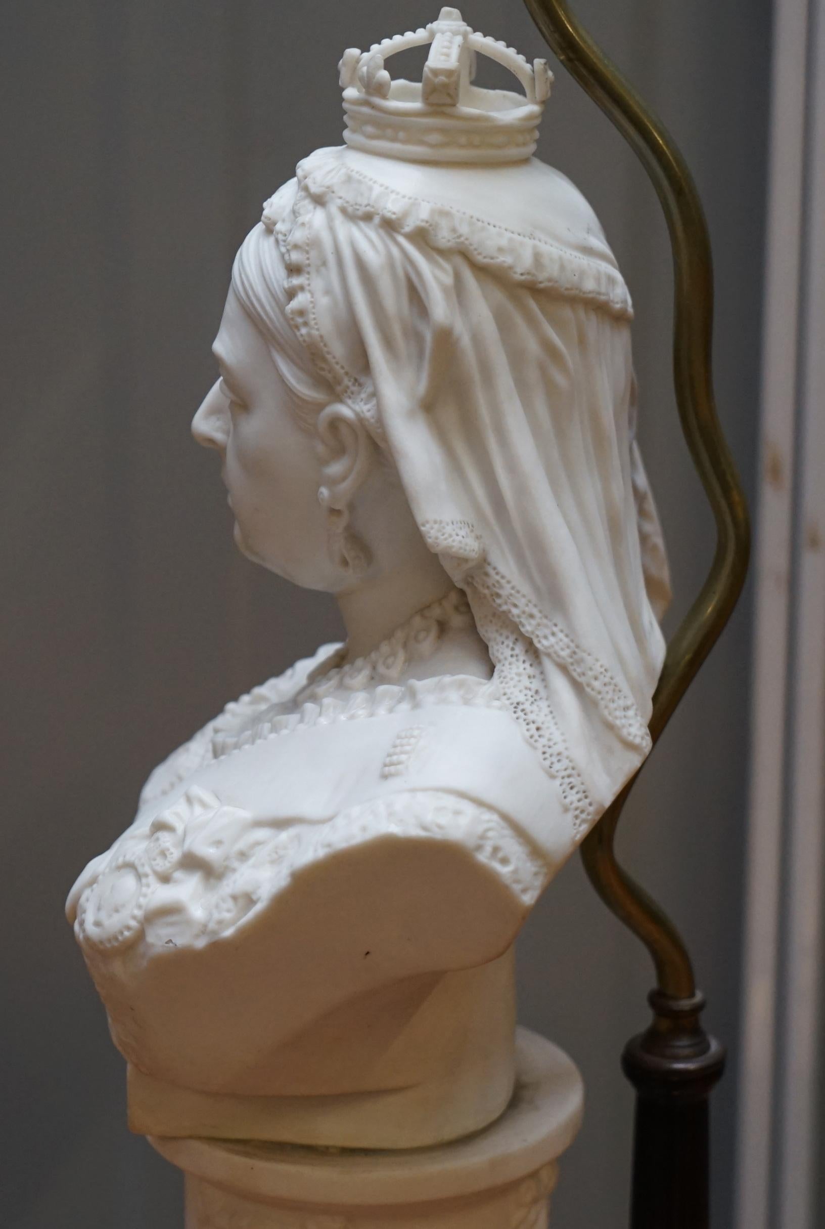 Good 19th Century Parian Figure of Queen Victoria Bust Made into a Table Lamp 10