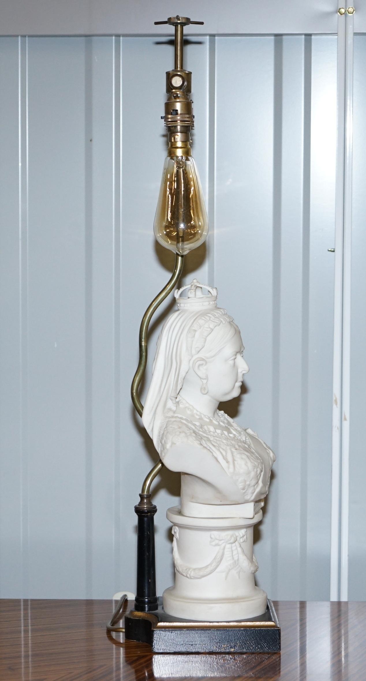 Good 19th Century Parian Figure of Queen Victoria Bust Made into a Table Lamp 2