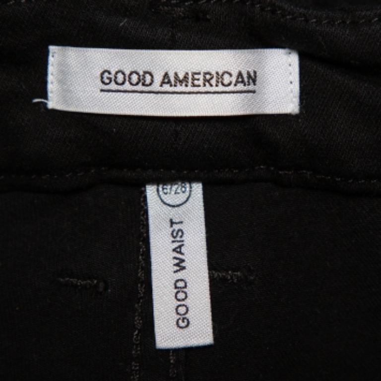 Good American Black Denim Frayed Hem Detail Good Waist Jeans M In Good Condition For Sale In Dubai, Al Qouz 2