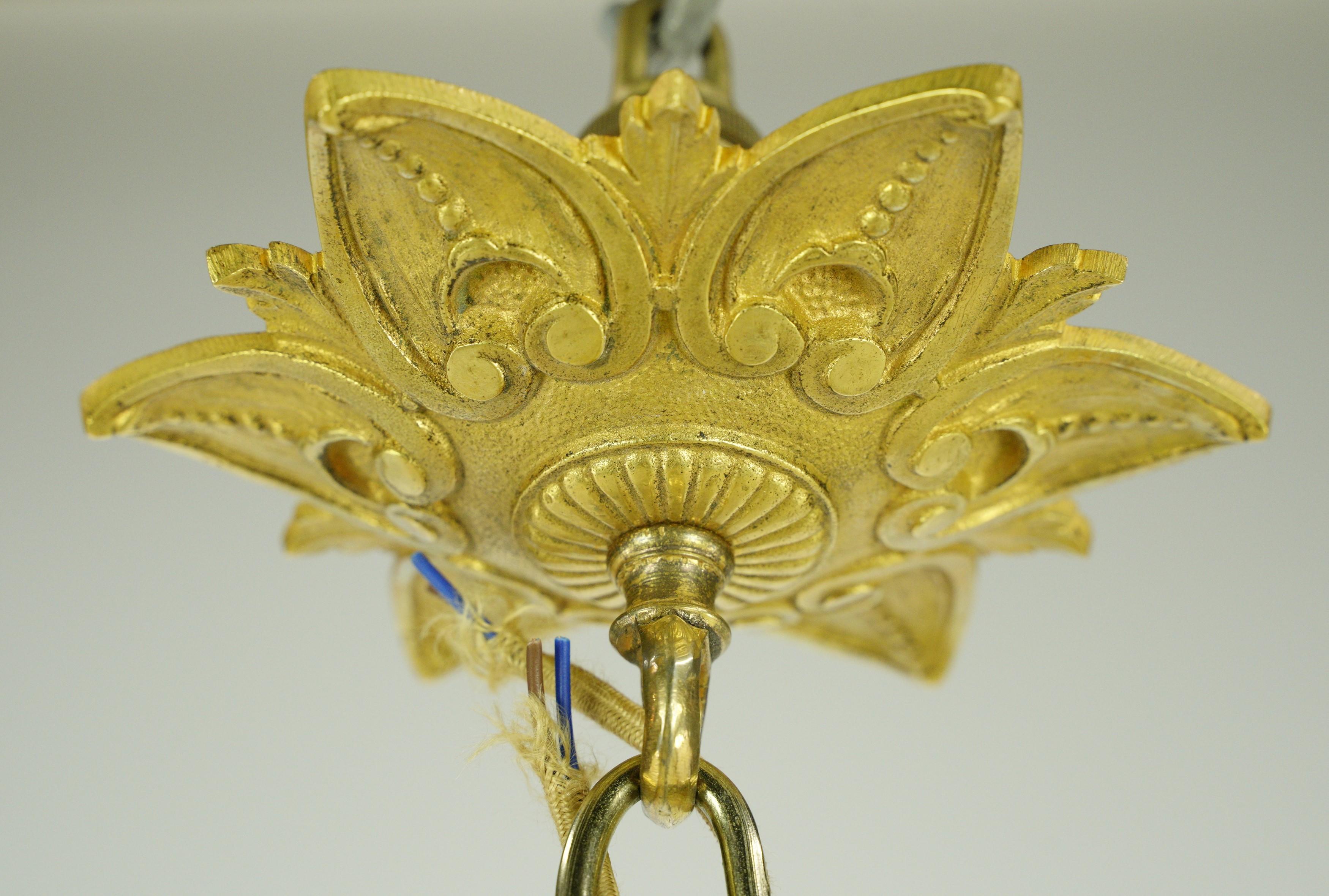 Lustre français ancien à 12 bras en cristal plaqué or Bon état - En vente à New York, NY