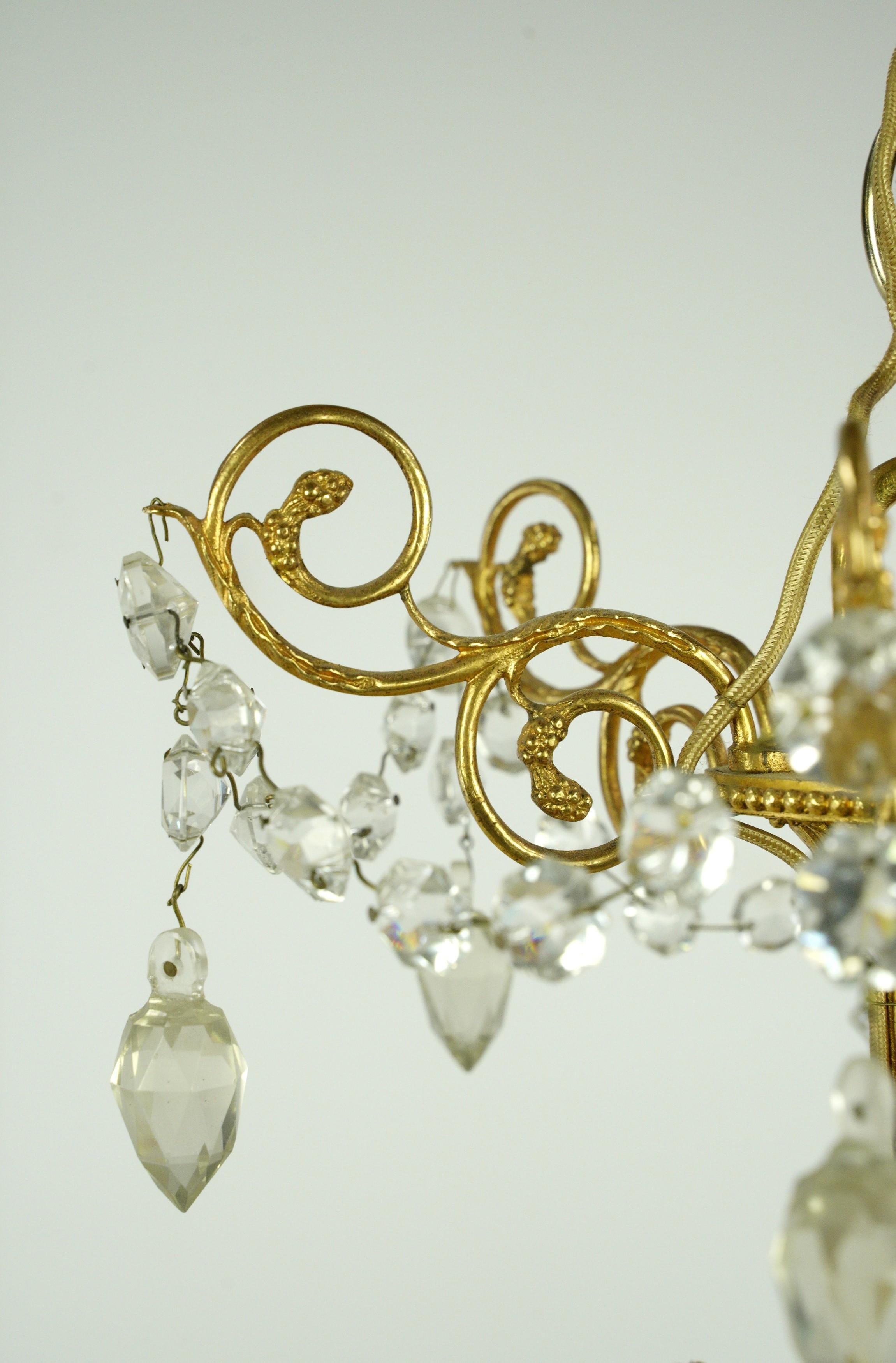 20ième siècle Lustre français ancien à 12 bras en cristal plaqué or en vente