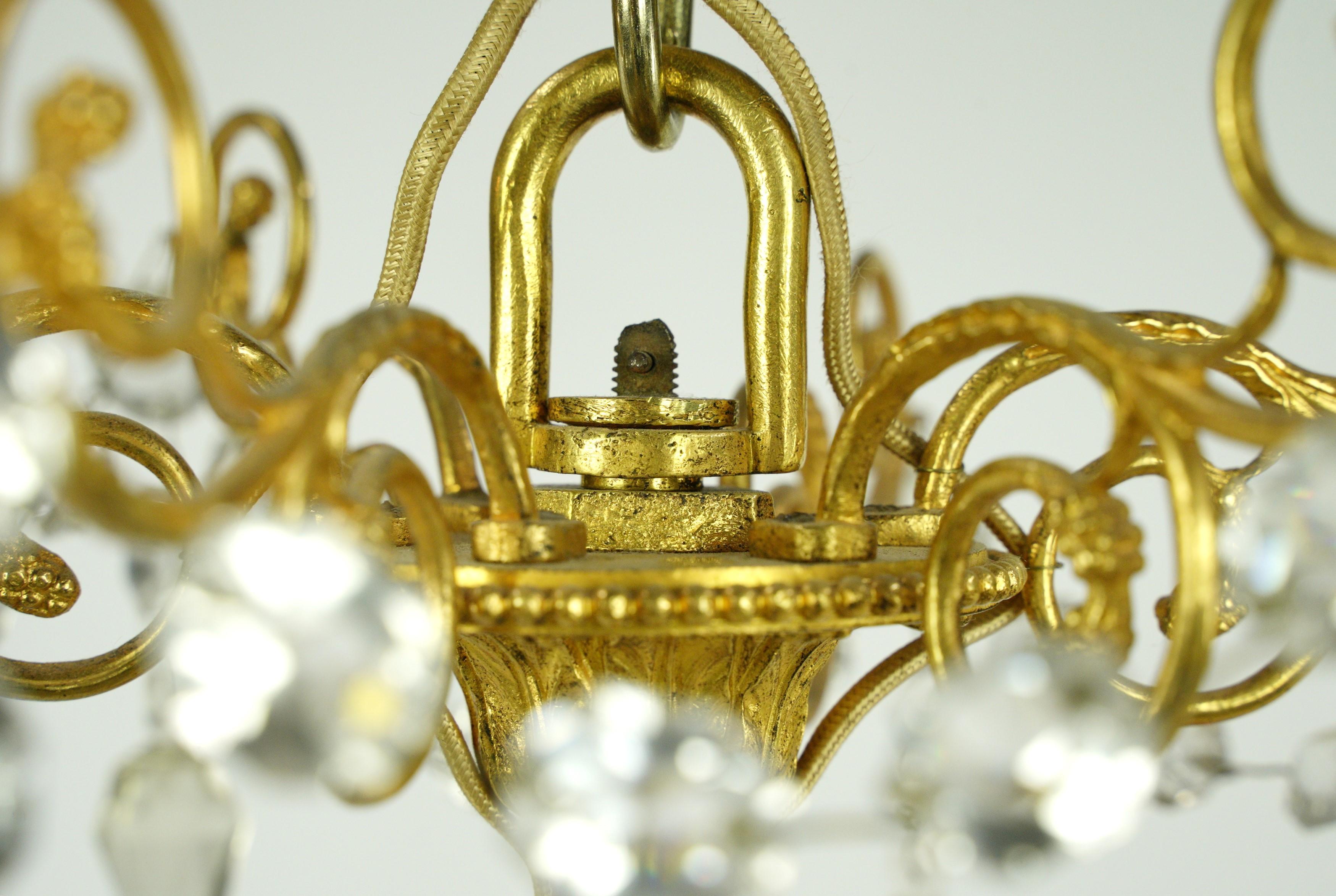 Lustre français ancien à 12 bras en cristal plaqué or en vente 3