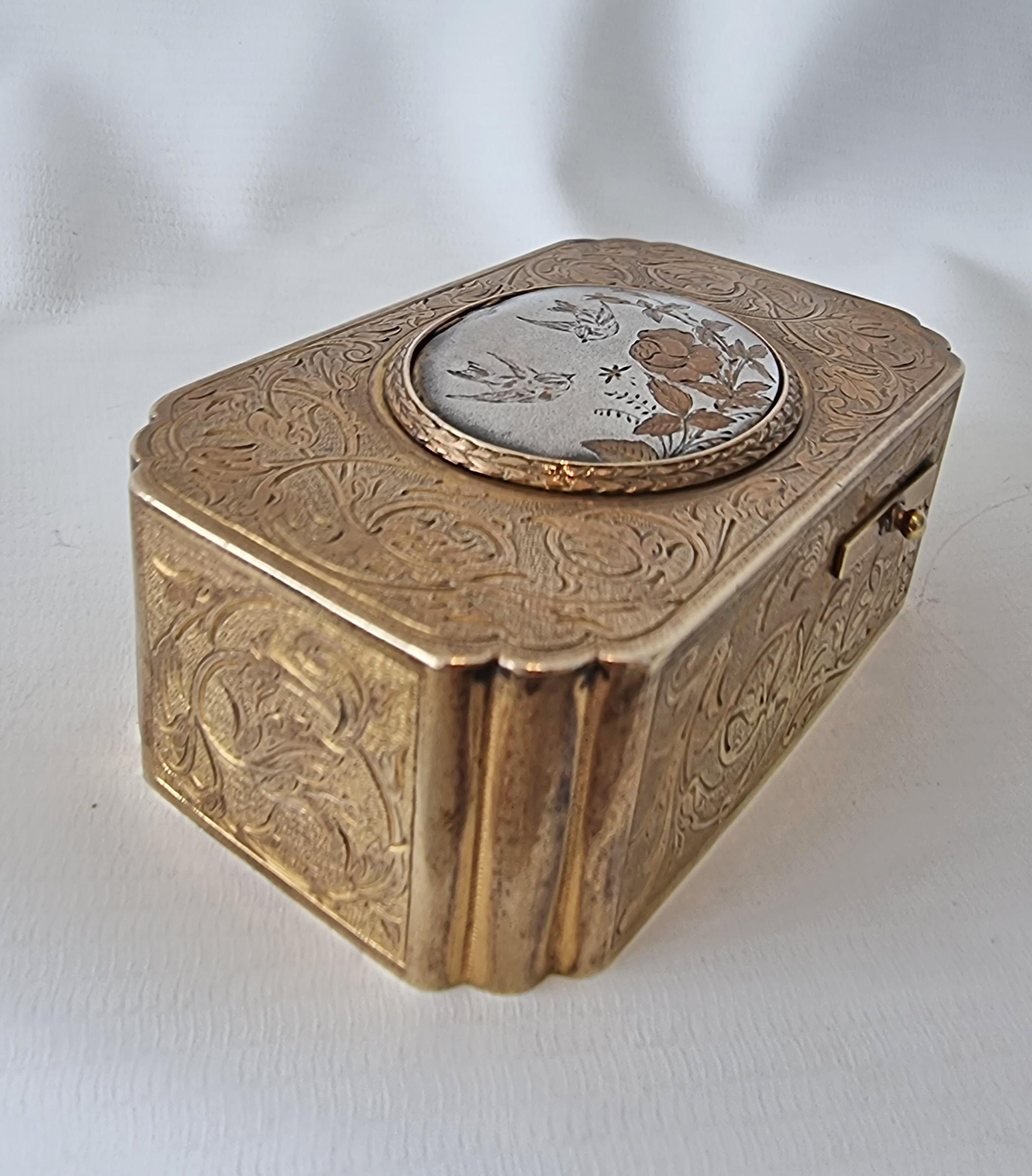 Français Boîte à oiseaux chantant en bronze doré d'antiquités, par Flajoulot en vente