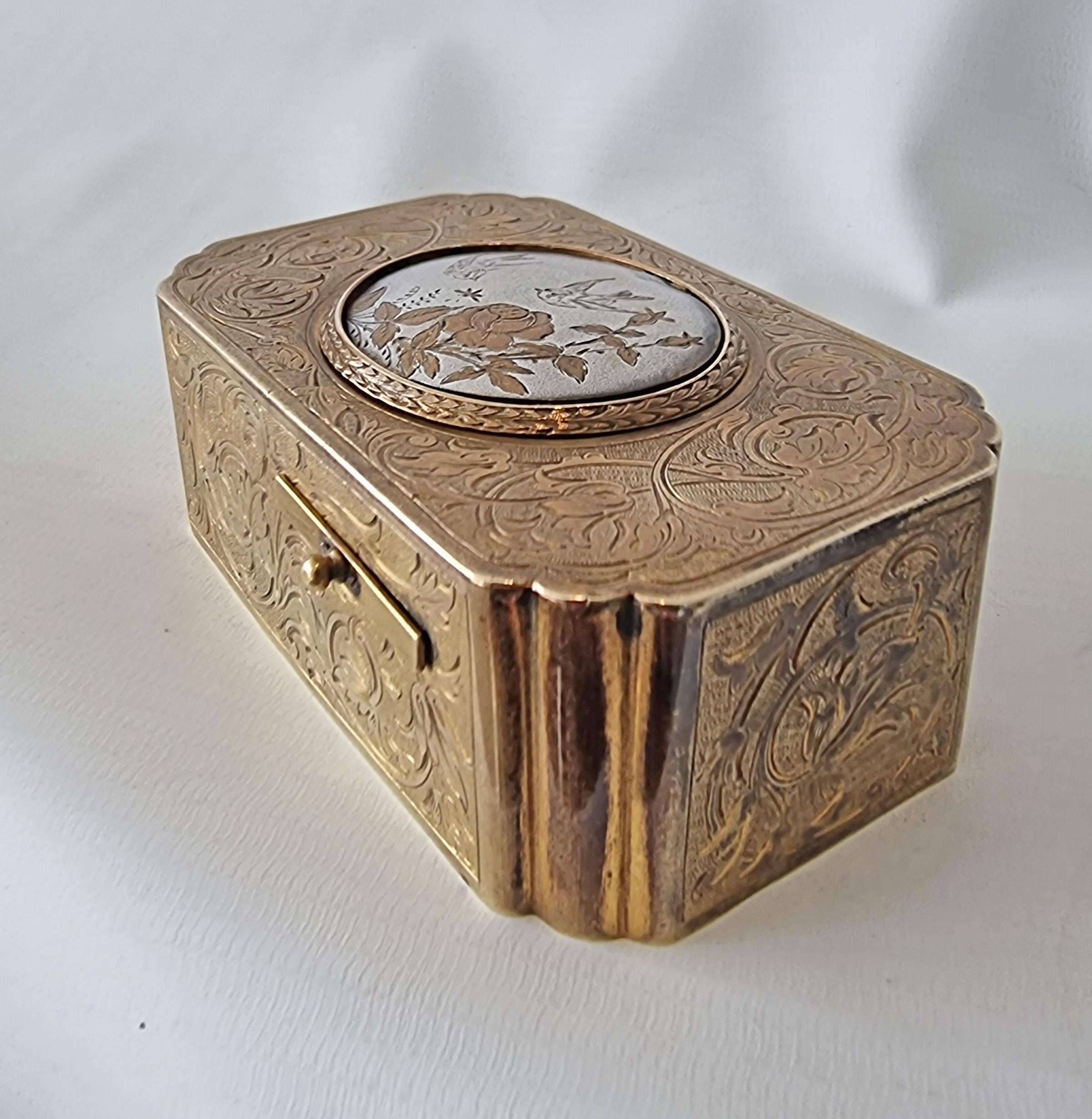 Doré Boîte à oiseaux chantant en bronze doré d'antiquités, par Flajoulot en vente