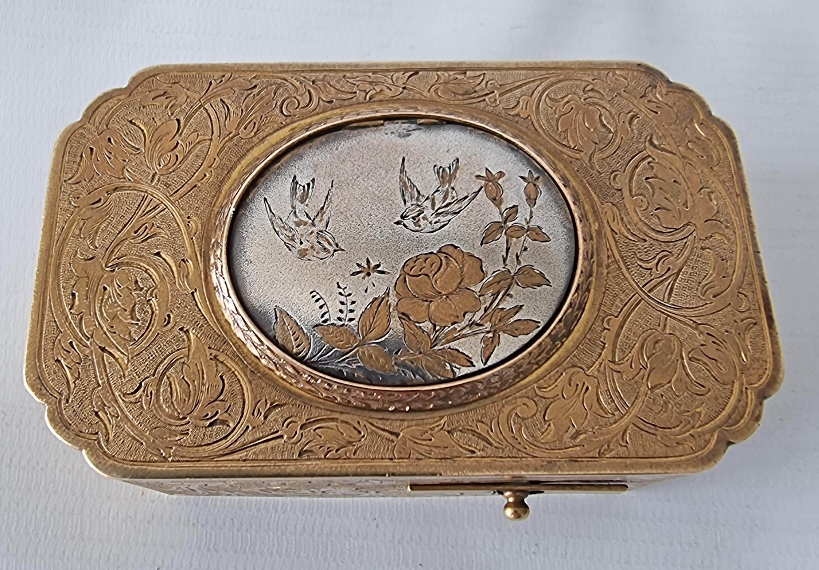 Début du 20ème siècle Boîte à oiseaux chantant en bronze doré d'antiquités, par Flajoulot en vente