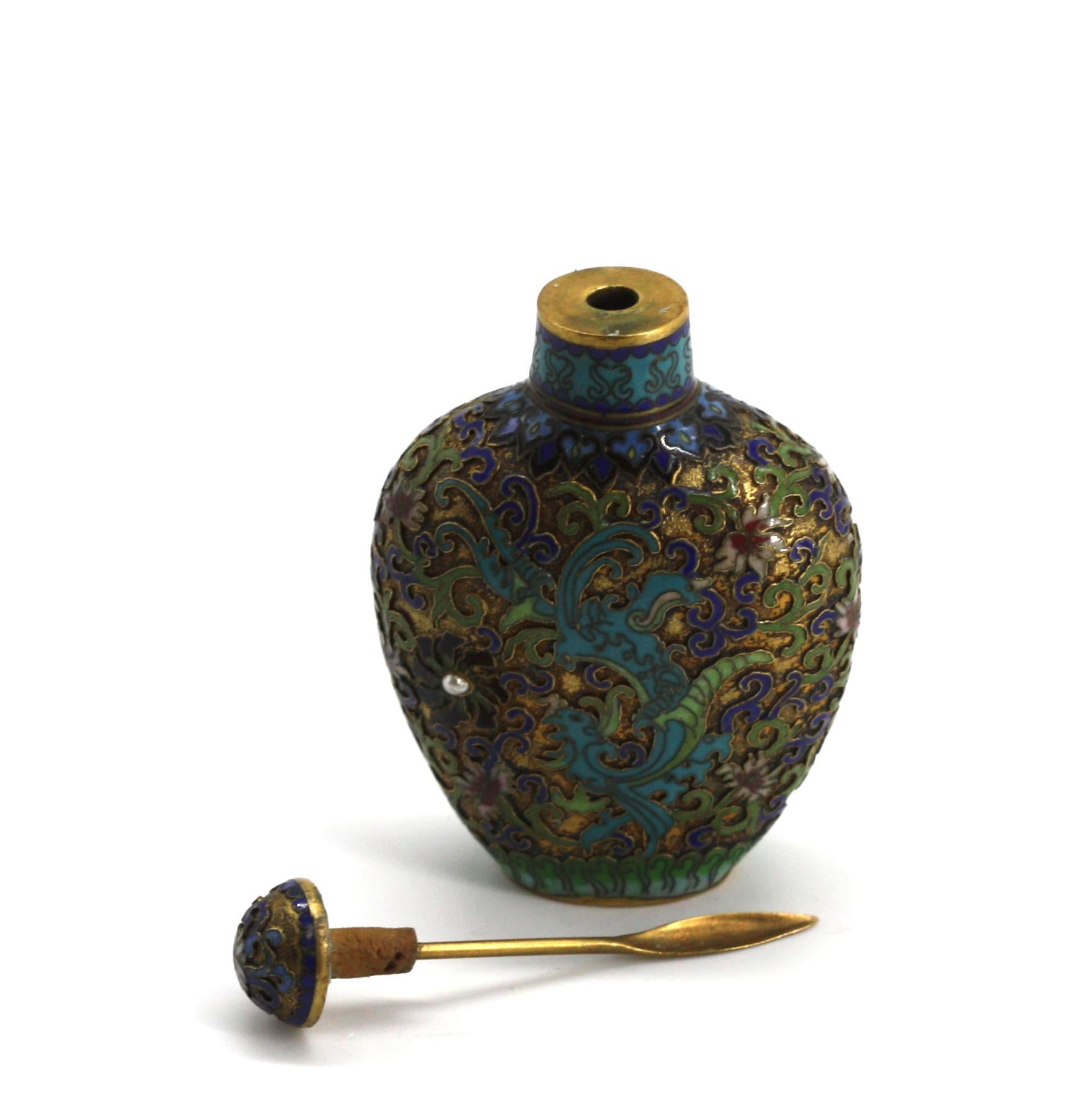 Good Chinese Cloisonne Enamel on Brass Snuff Bottle For Sale 2