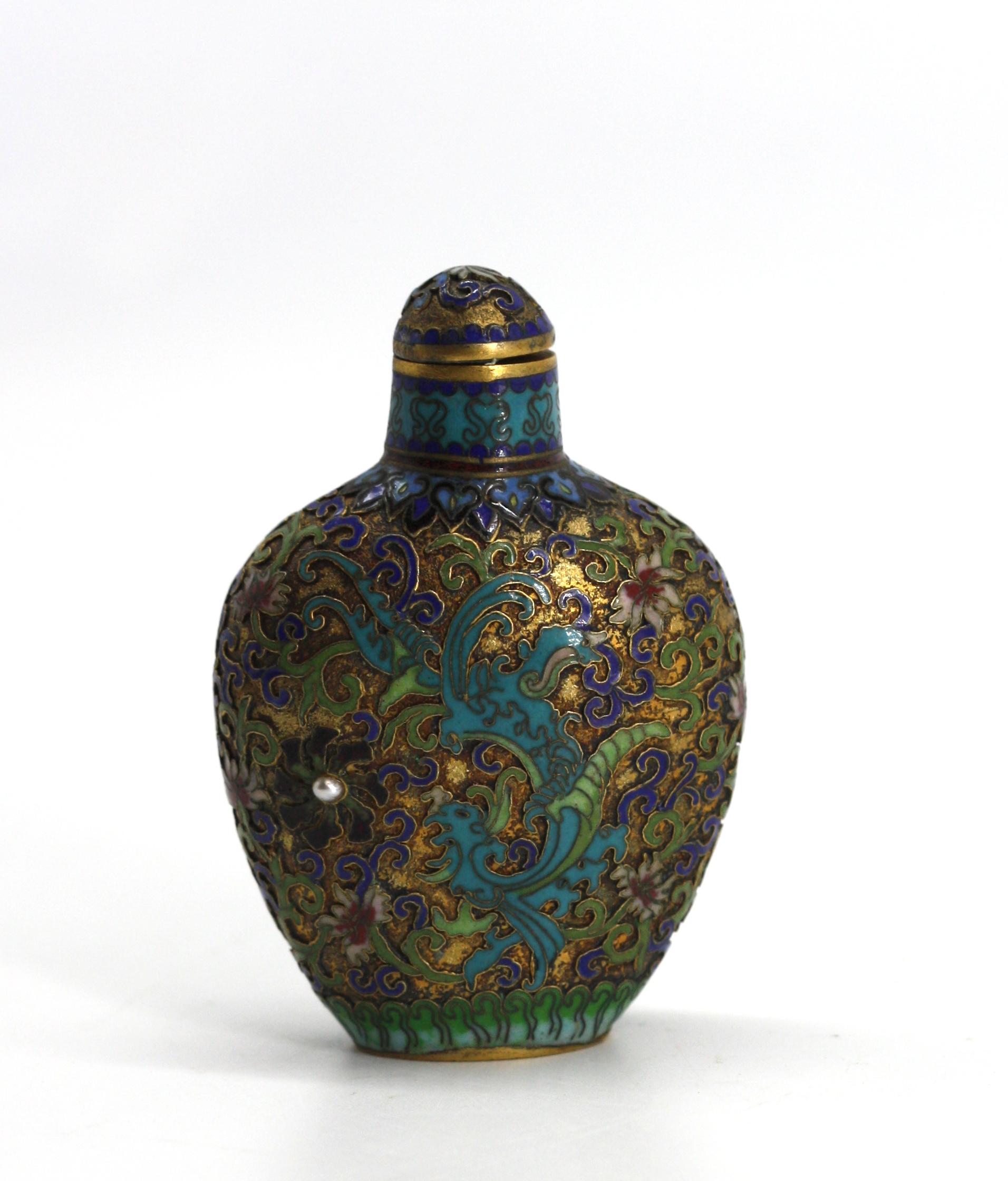 Good Chinese Cloisonne Enamel on Brass Snuff Bottle For Sale 3