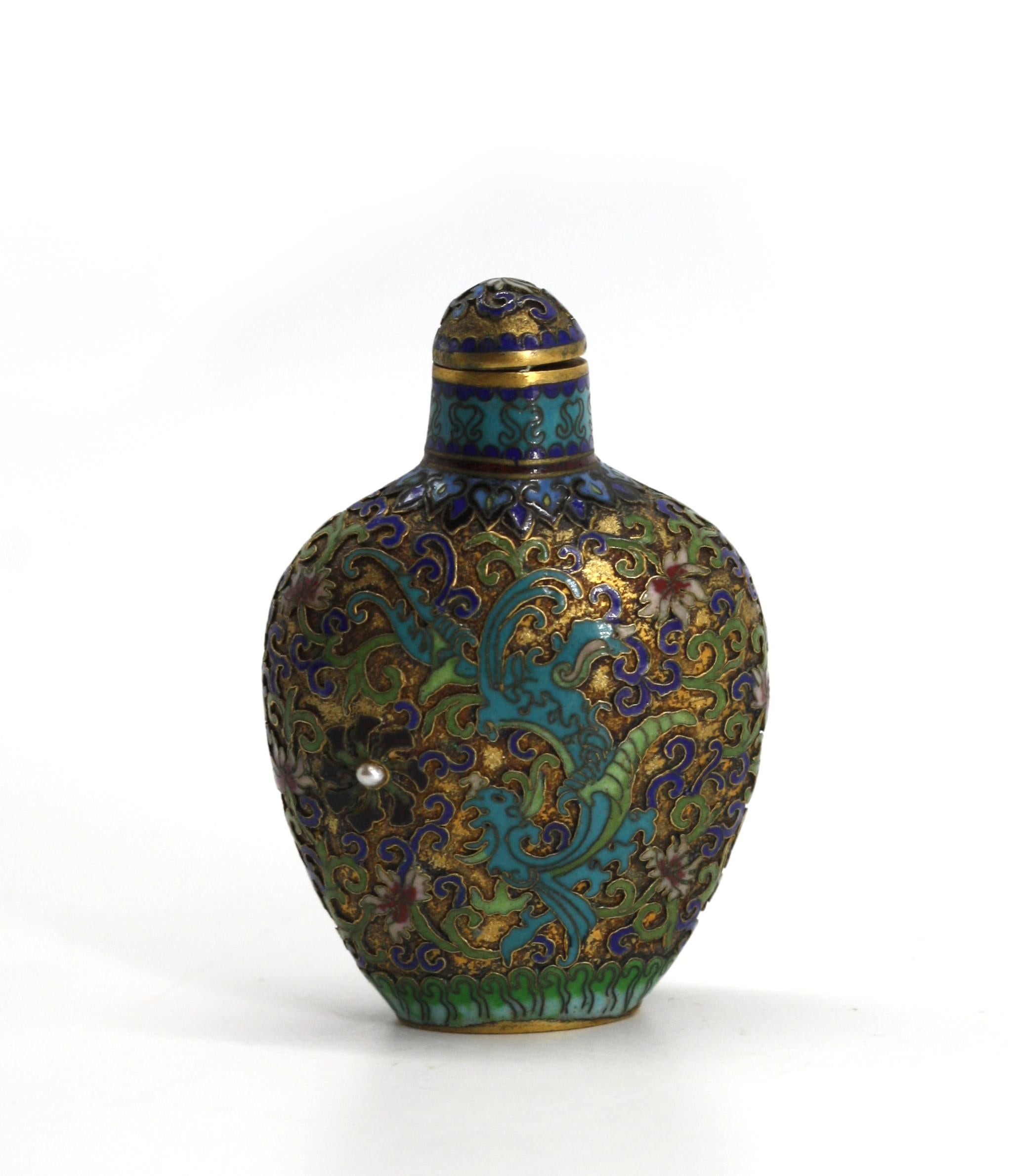 Good Chinese Cloisonne Enamel on Brass Snuff Bottle For Sale 4