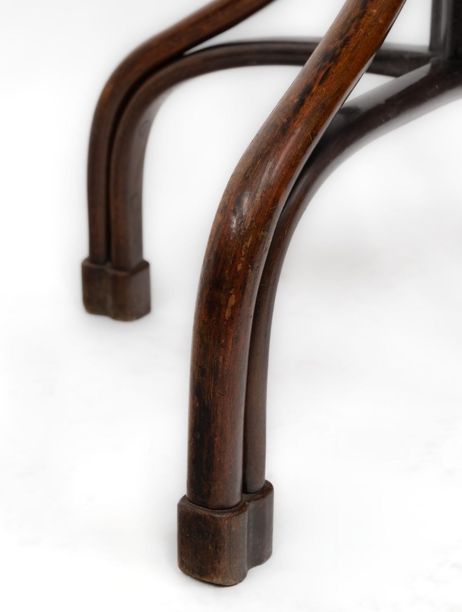 Bon début du 20ème siècle Grand Stand de Manteau en Bentwood Circa 1900 en vente 4