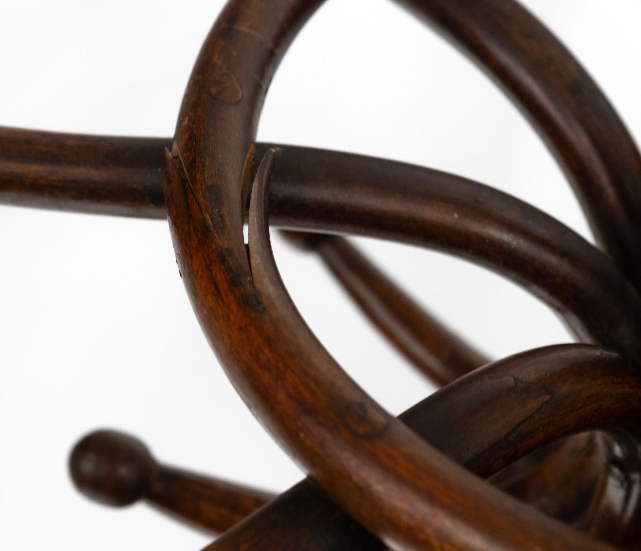 Bon début du 20ème siècle Grand Stand de Manteau en Bentwood Circa 1900 en vente 6