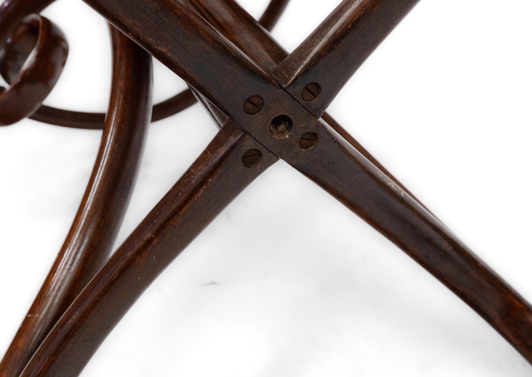 Bon début du 20ème siècle Grand Stand de Manteau en Bentwood Circa 1900 en vente 8