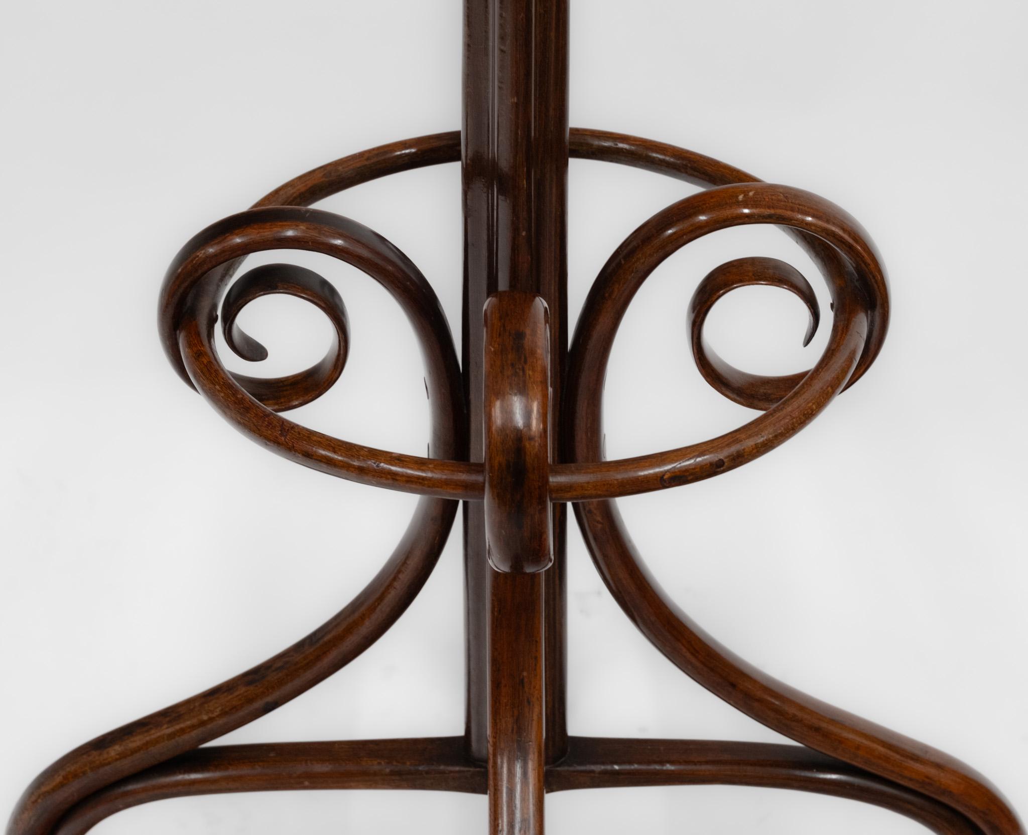 Bon début du 20ème siècle Grand Stand de Manteau en Bentwood Circa 1900 Bon état - En vente à Norwich, GB