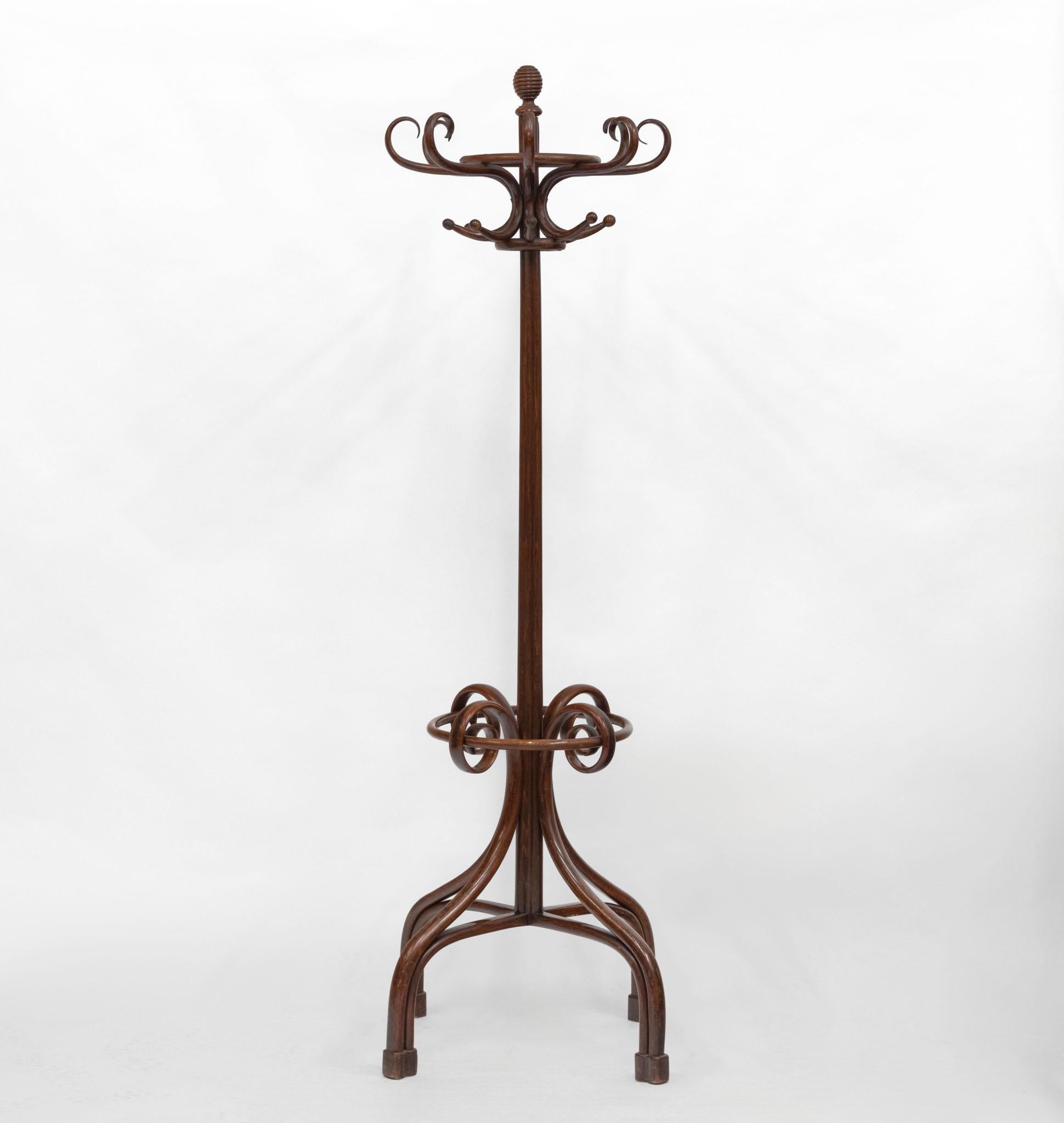 20ième siècle Bon début du 20ème siècle Grand Stand de Manteau en Bentwood Circa 1900 en vente