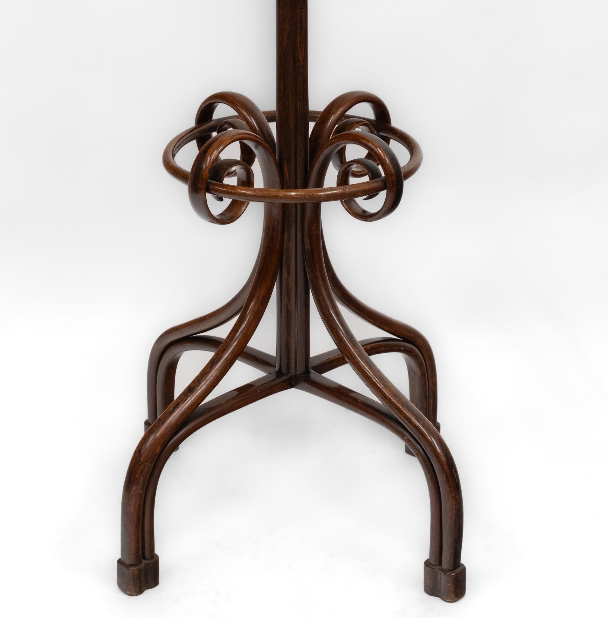 Hêtre Bon début du 20ème siècle Grand Stand de Manteau en Bentwood Circa 1900 en vente