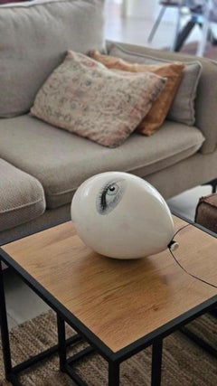 Escultura globo de arcilla cerámica Good Eye para instalar en la pared o en el techo