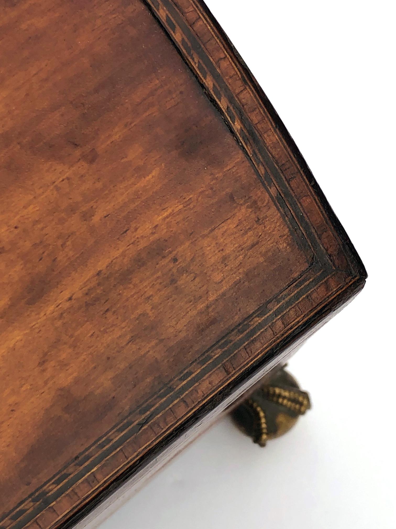 Good Federal Domed Top Box with Shell and Banded Inlay In Good Condition In San Francisco, CA