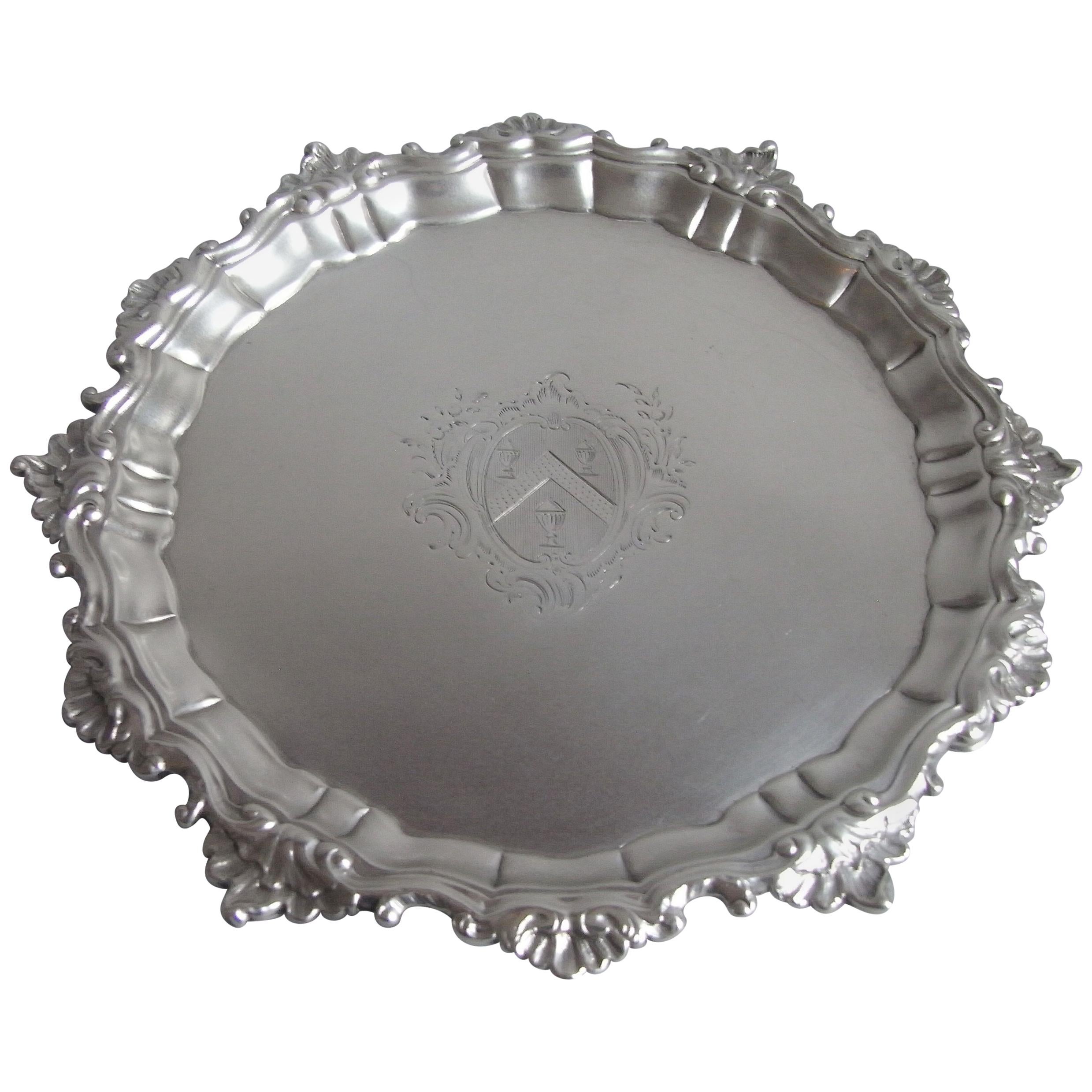 Made Goods Salver di Giorgio II realizzato a Londra nel 1754 da Thomas Robinson