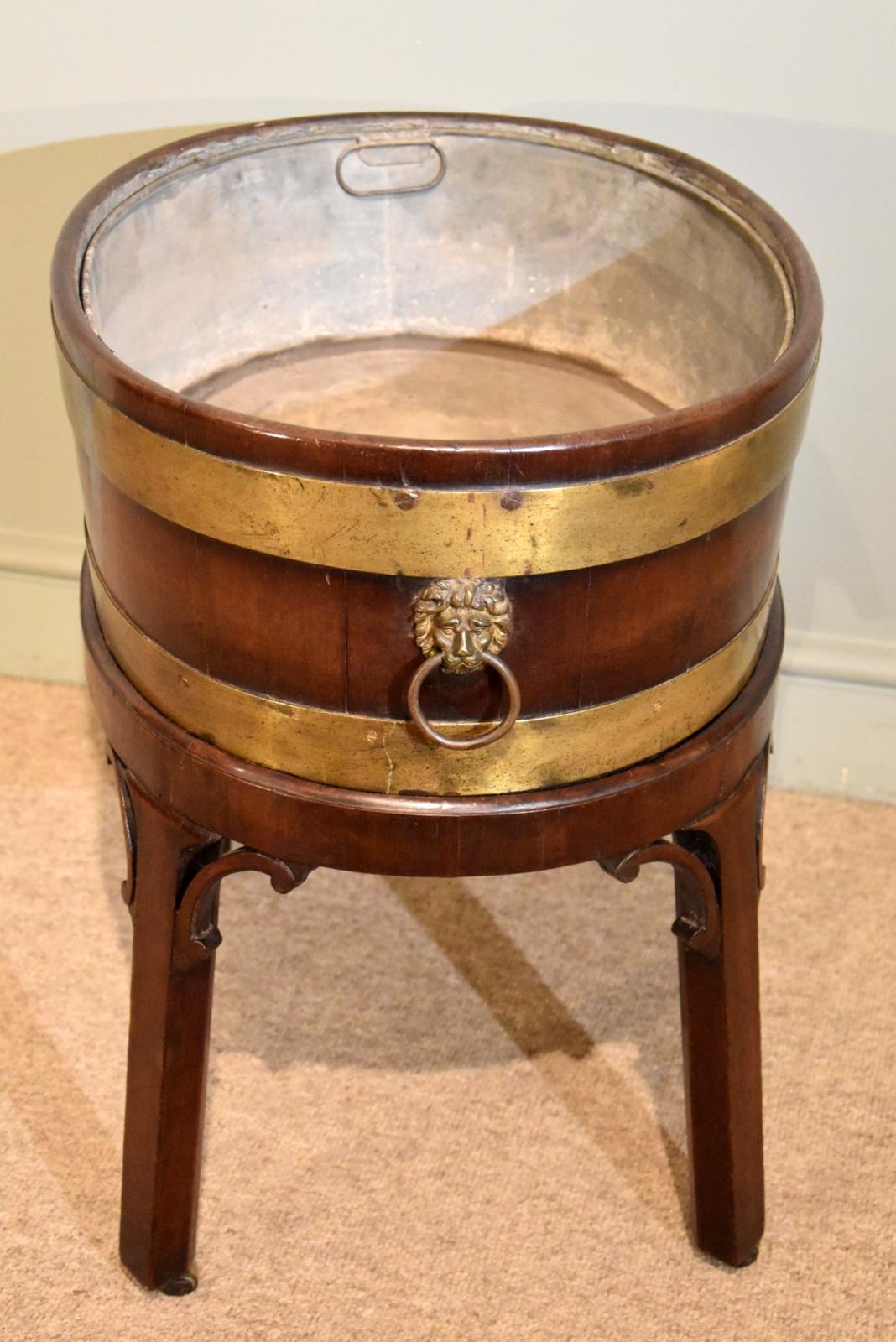 Good George III Oval Mahogany Wine Cooler In Good Condition In Wiltshire, GB