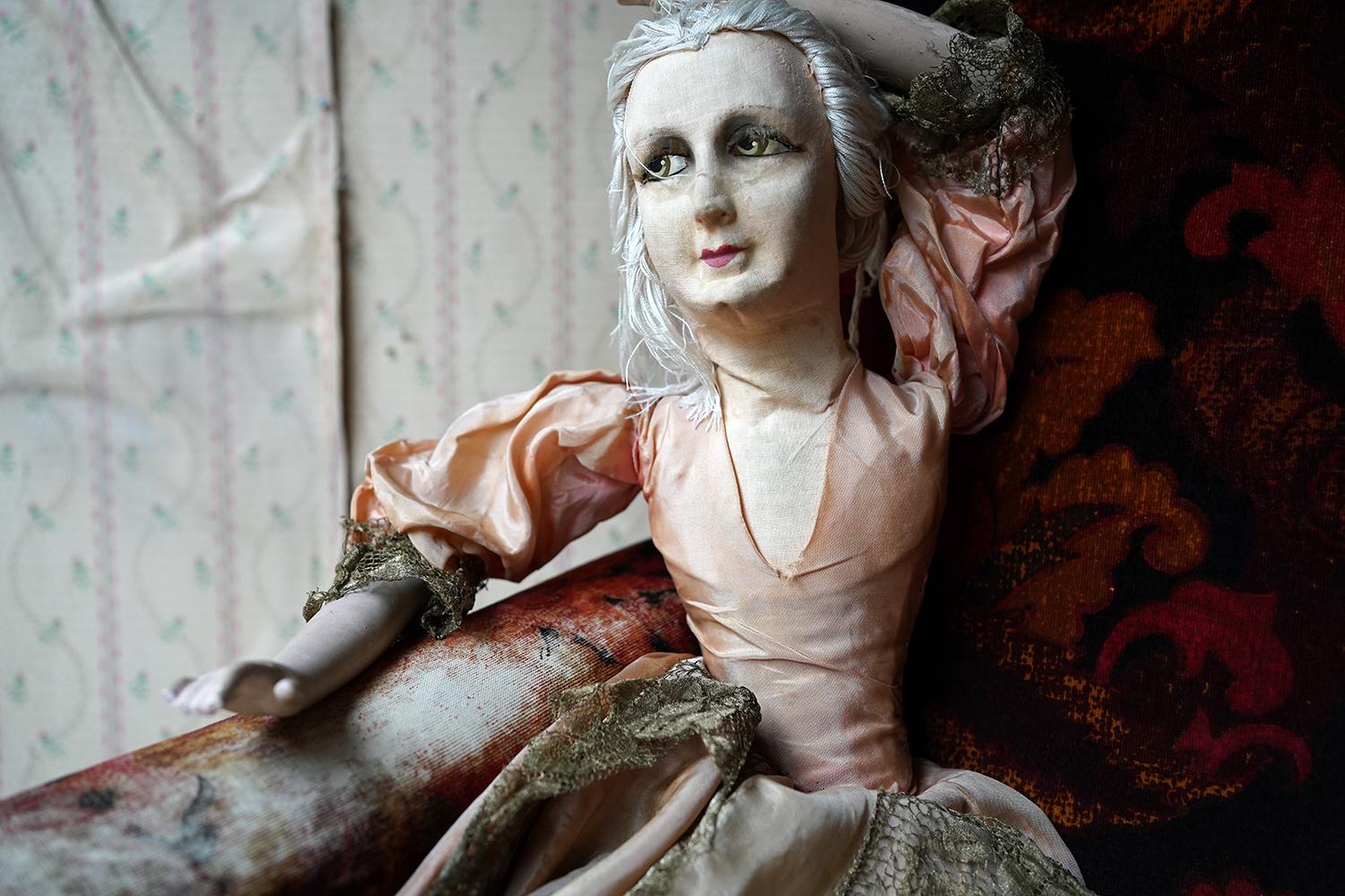Vintage PORCELAIN BOUDOIR DOLL - Porcelain Blonde Boudoir Doll Brown