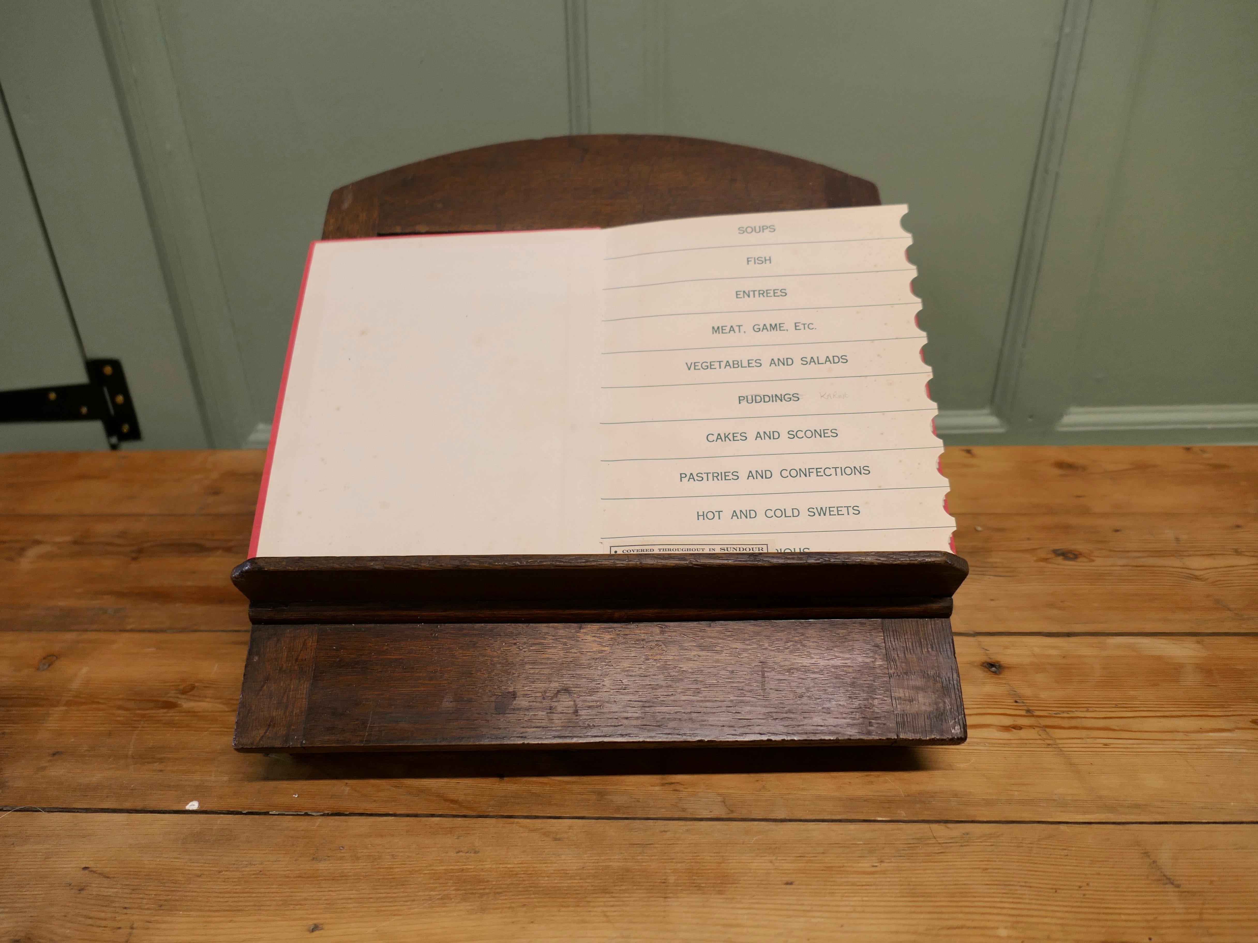 Stile provenzale Un buon leggio o leggio in Oak francese di grandi dimensioni, Lutrin in vendita