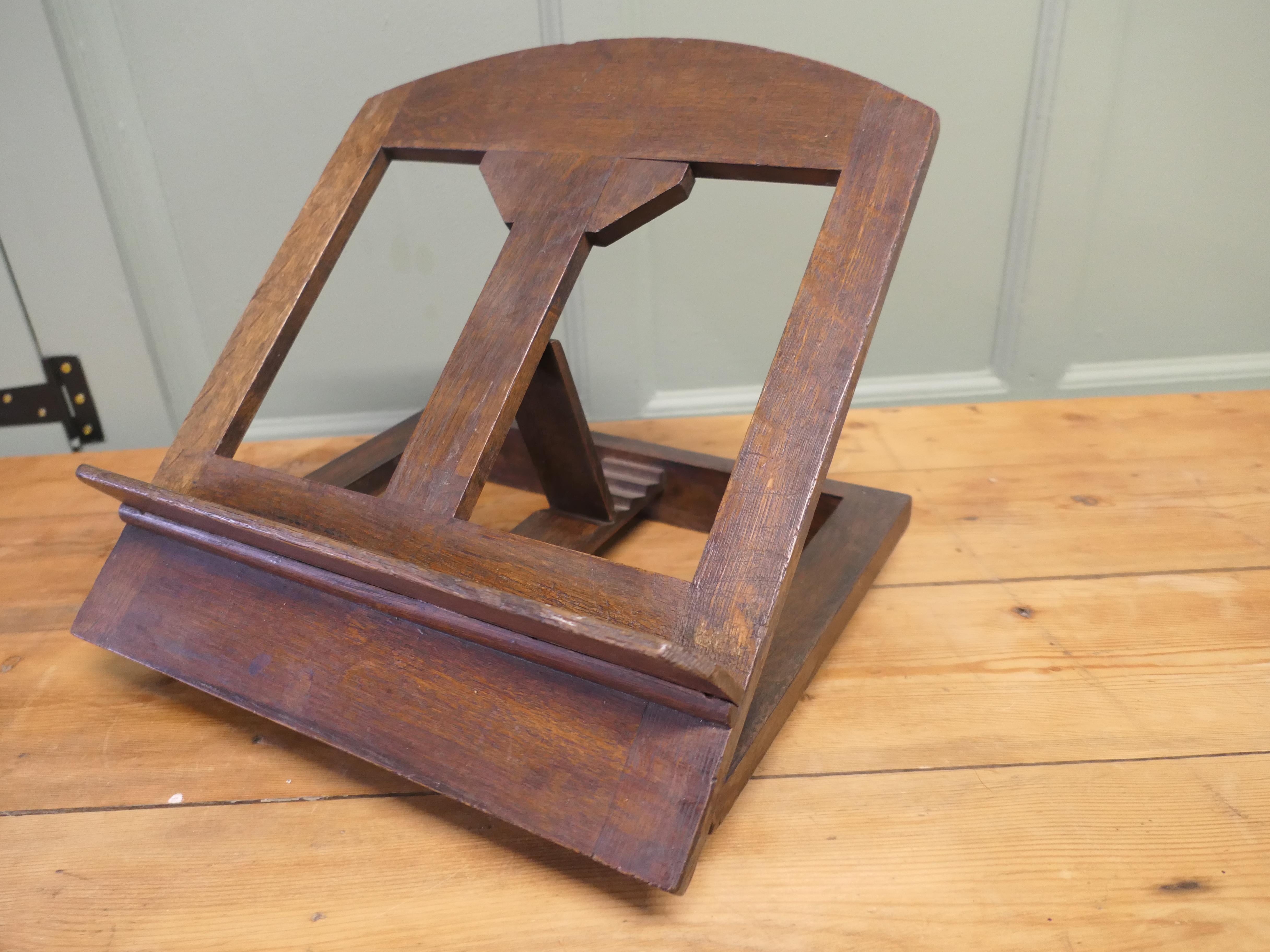 Un buon leggio o leggio in Oak francese di grandi dimensioni, Lutrin In condizioni buone in vendita a Godshill, Isle of Wight