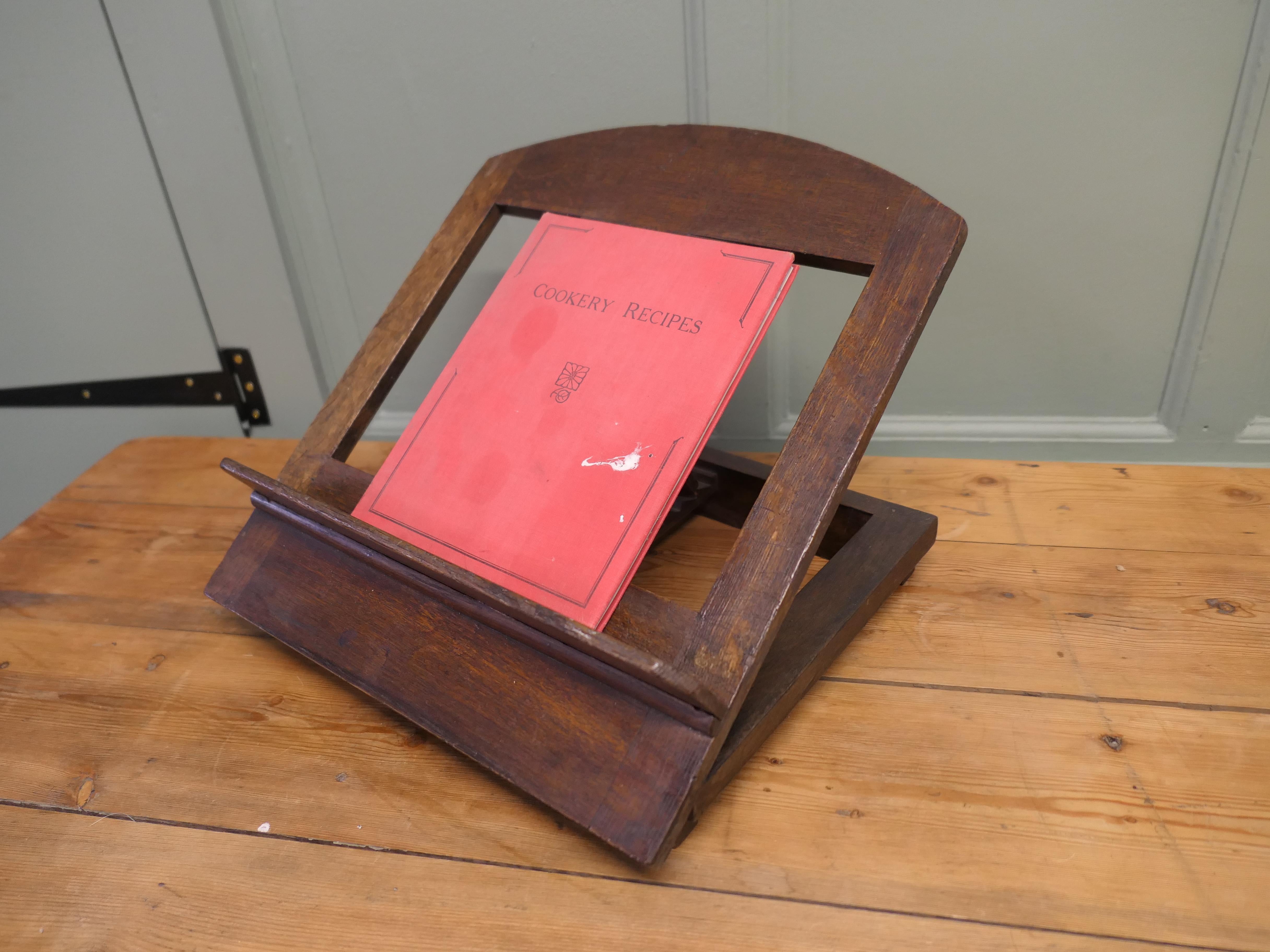 Quercia Un buon leggio o leggio in Oak francese di grandi dimensioni, Lutrin in vendita