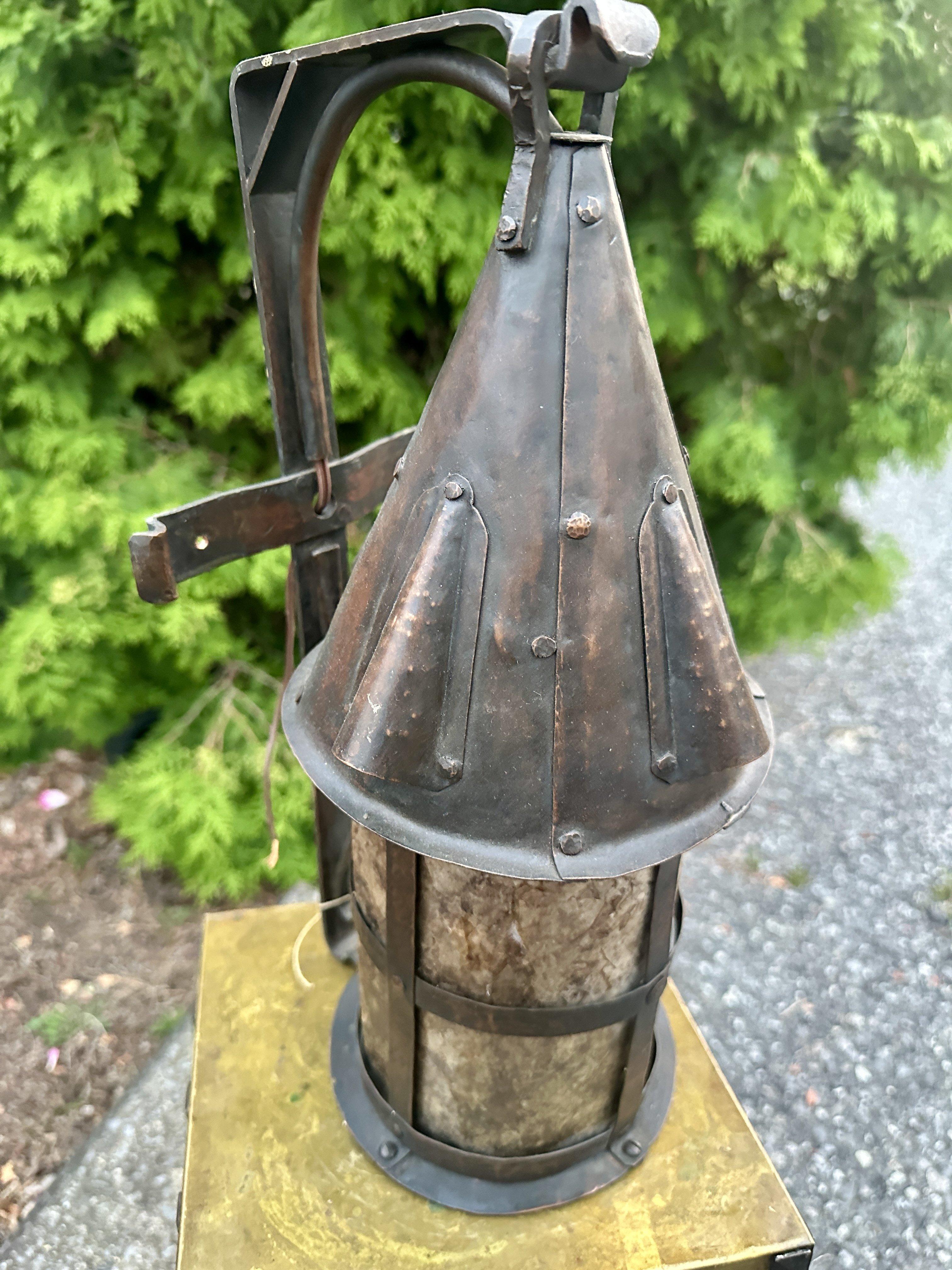 Good looking Arts & Crafts Wall Sconce in good condition, Stickley era   - W5604 im Zustand „Gut“ im Angebot in Shamokin Dam, PA