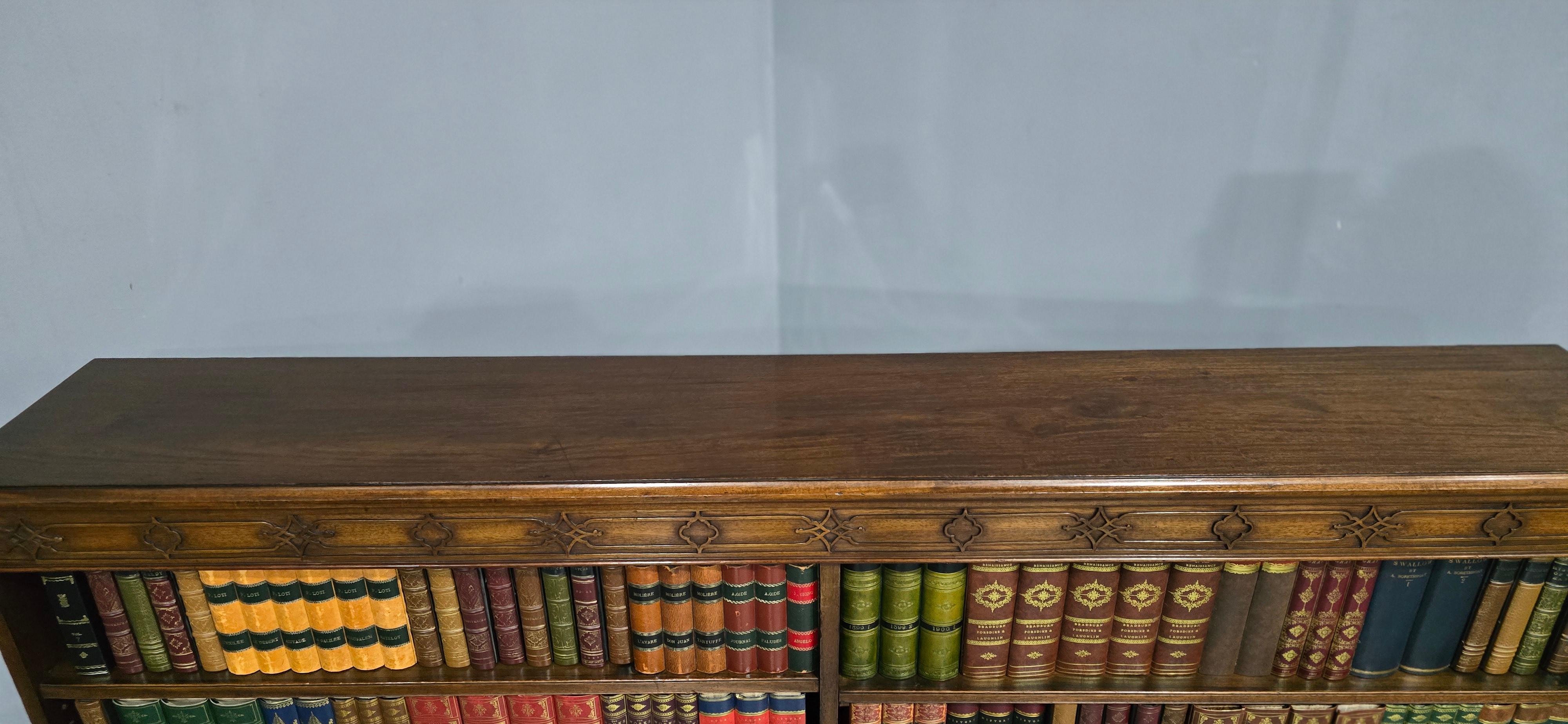 Libreria regolabile aperta bassa in mogano in vendita 3