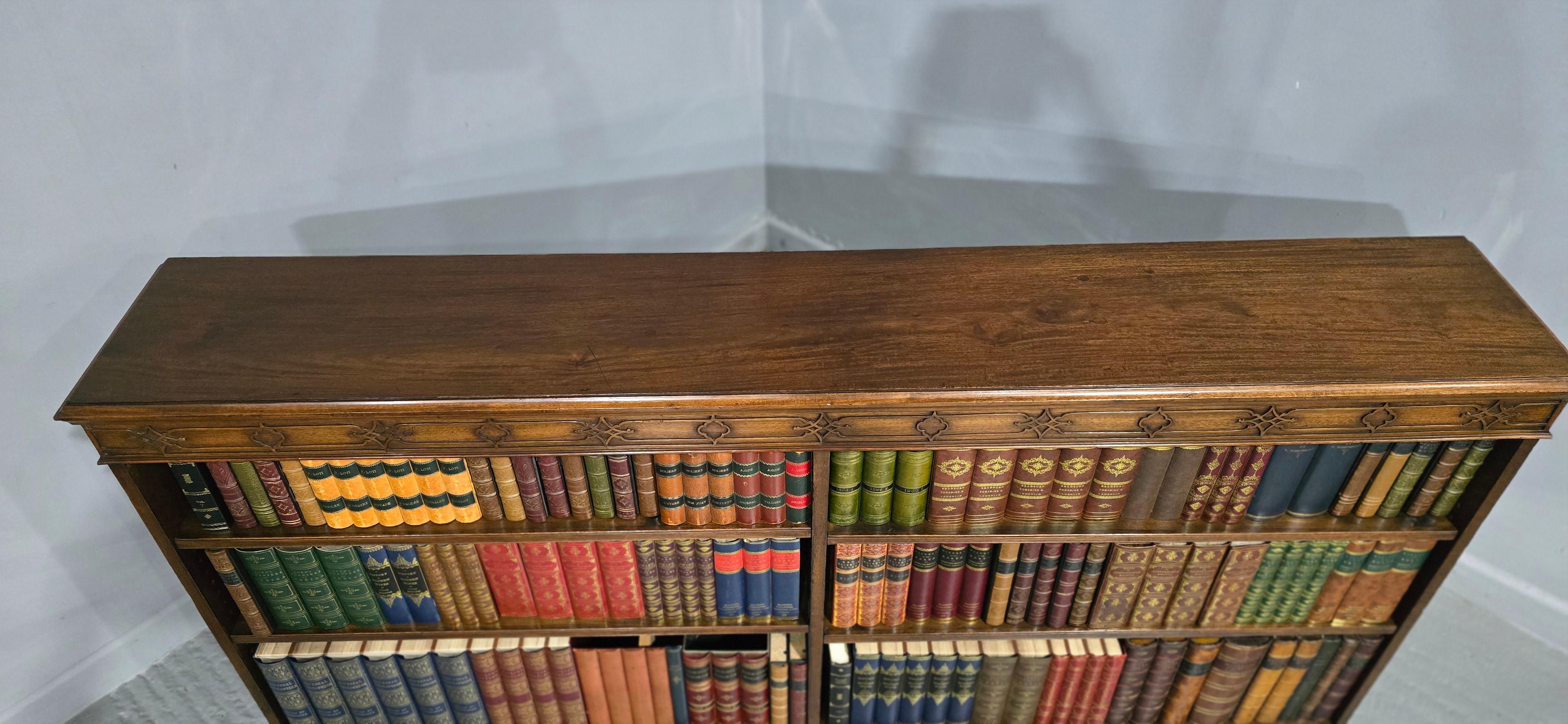 Libreria regolabile aperta bassa in mogano in vendita 1
