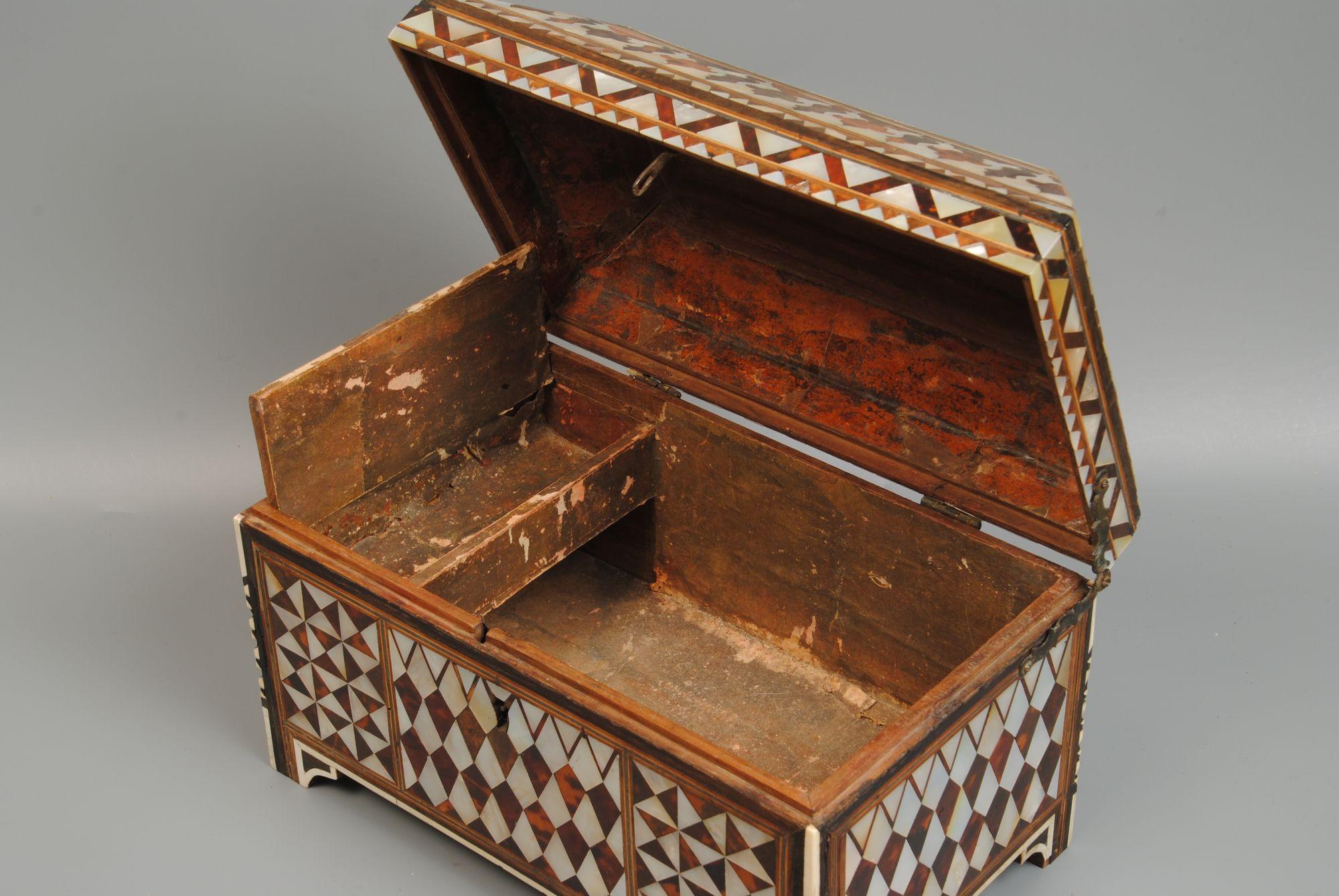 Buena Caja Otomana de Escribanos en Bueno estado para la venta en Lincolnshire, GB