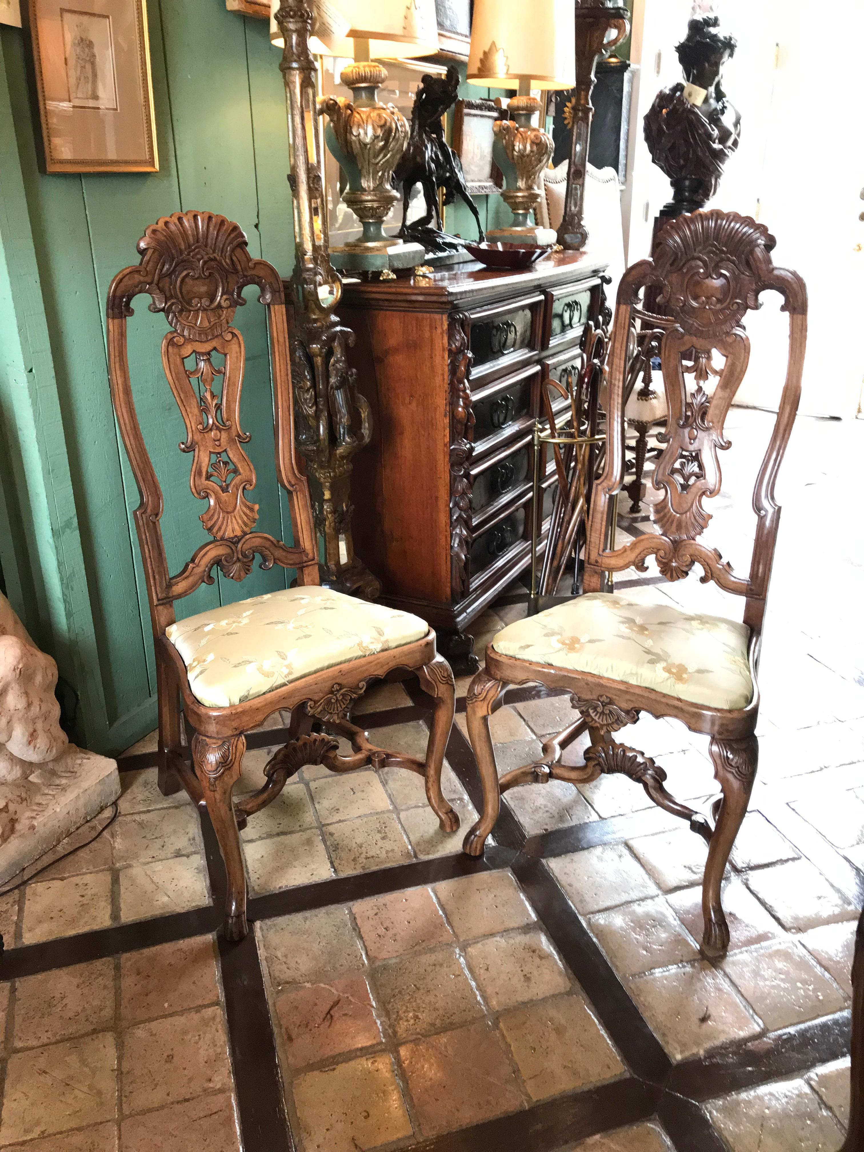 Portugais Paire de chaises d'appoint portugaises coloniales du 18ème siècle en palissandre sculpté Rococo LA CA en vente