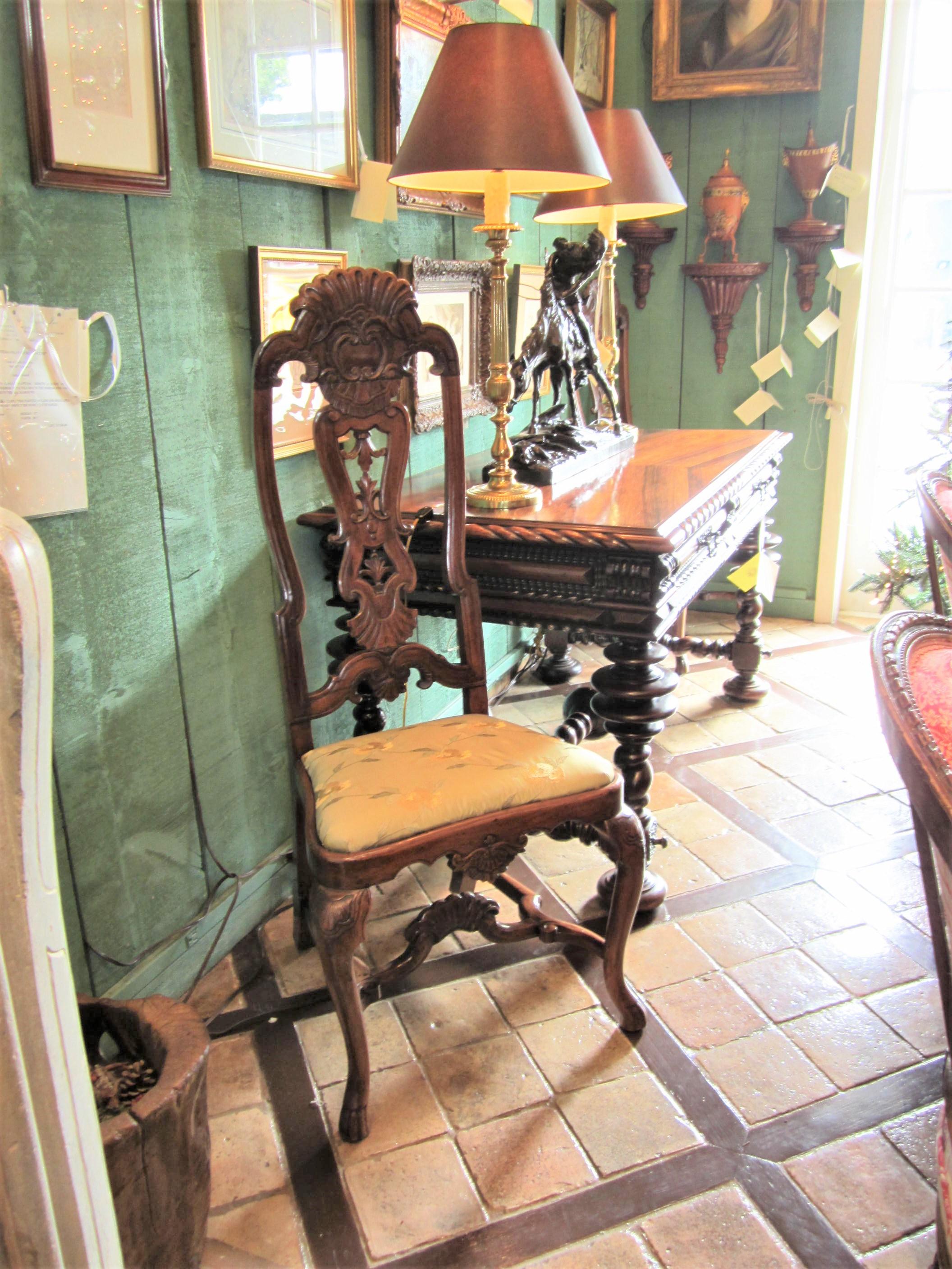 Paar geschnitzte Palisander-Beistellstühle im portugiesischen Kolonialstil des 18. Jahrhunderts, Rokoko LA CA (Handgeschnitzt) im Angebot