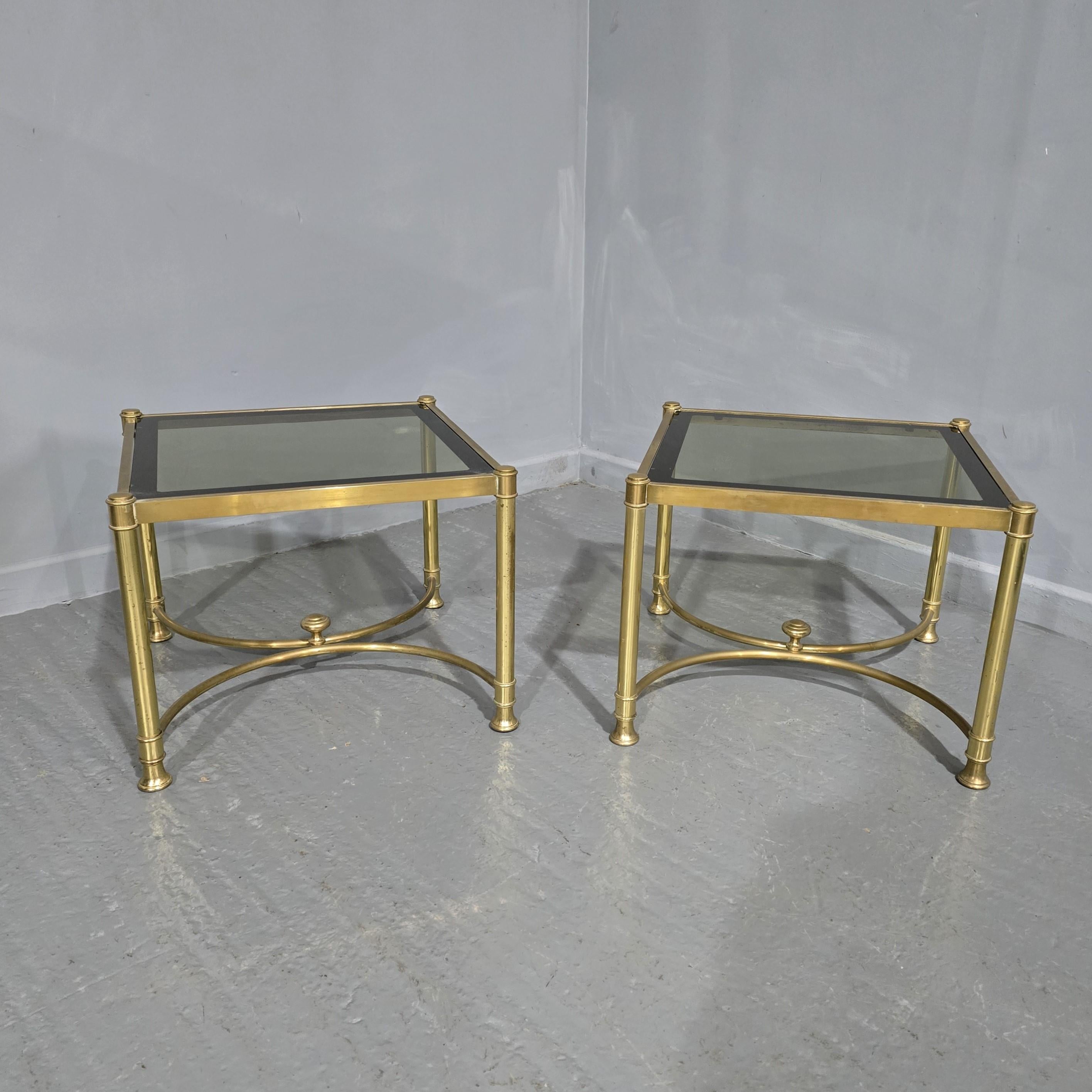 Very nice pair of brass occasional lamp tables, with smoked glass tops, in good  overall condition.

17