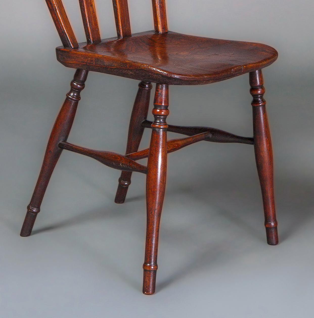 English Good Pair of Early 19th Century Gothic Hoop Back Elm Windsor Side Chairs For Sale