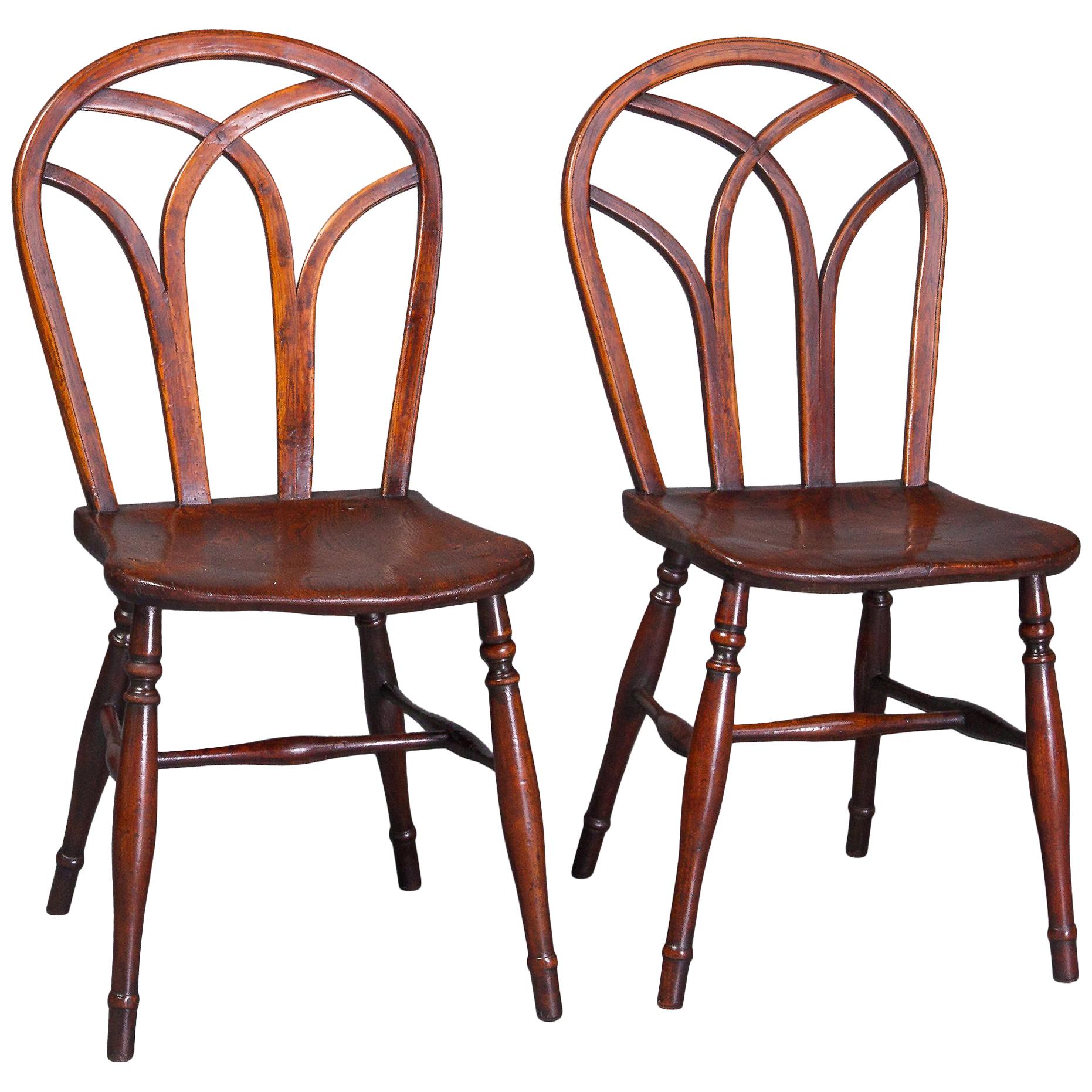 Good Pair of Early 19th Century Gothic Hoop Back Elm Windsor Side Chairs For Sale