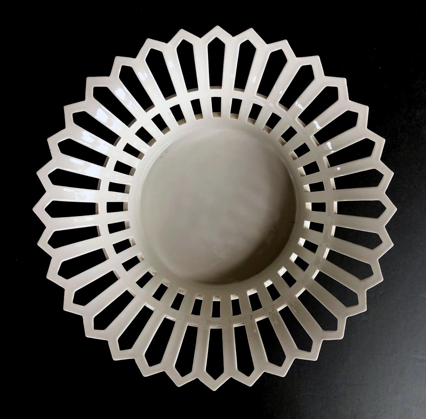 20th Century Good Pair of German KPM White-glazed Pierced Lattice Porcelain Compotes For Sale