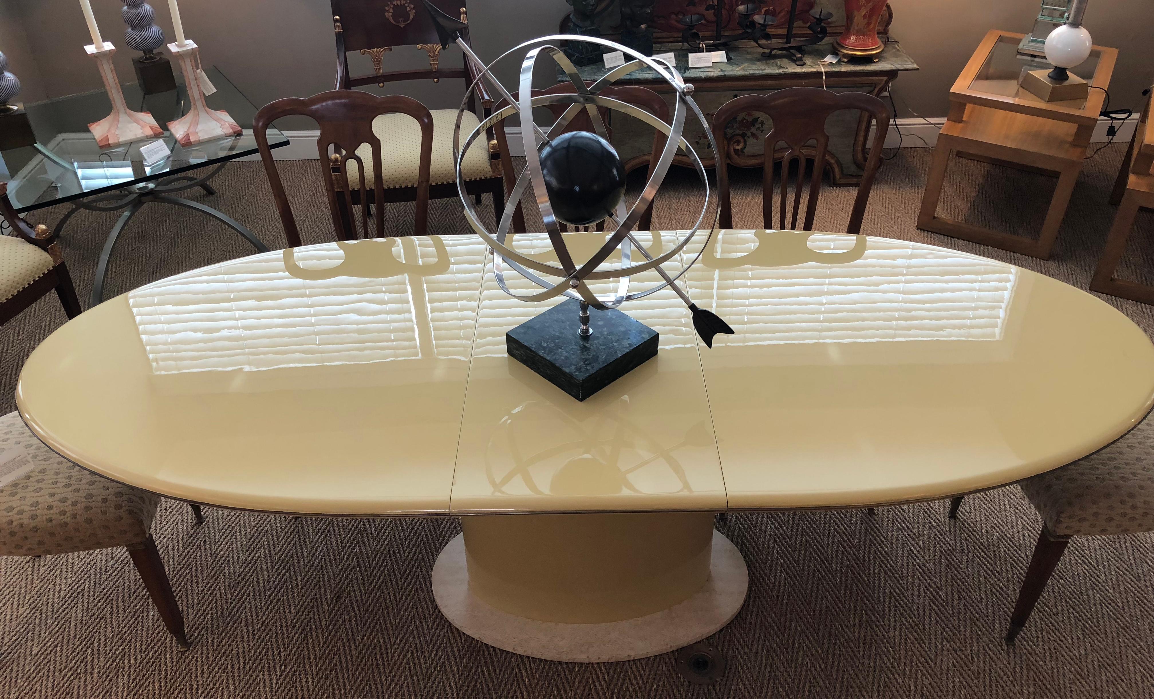 Modern Good Quality and Sleek American 1970s Lacquered Oval Dining Table