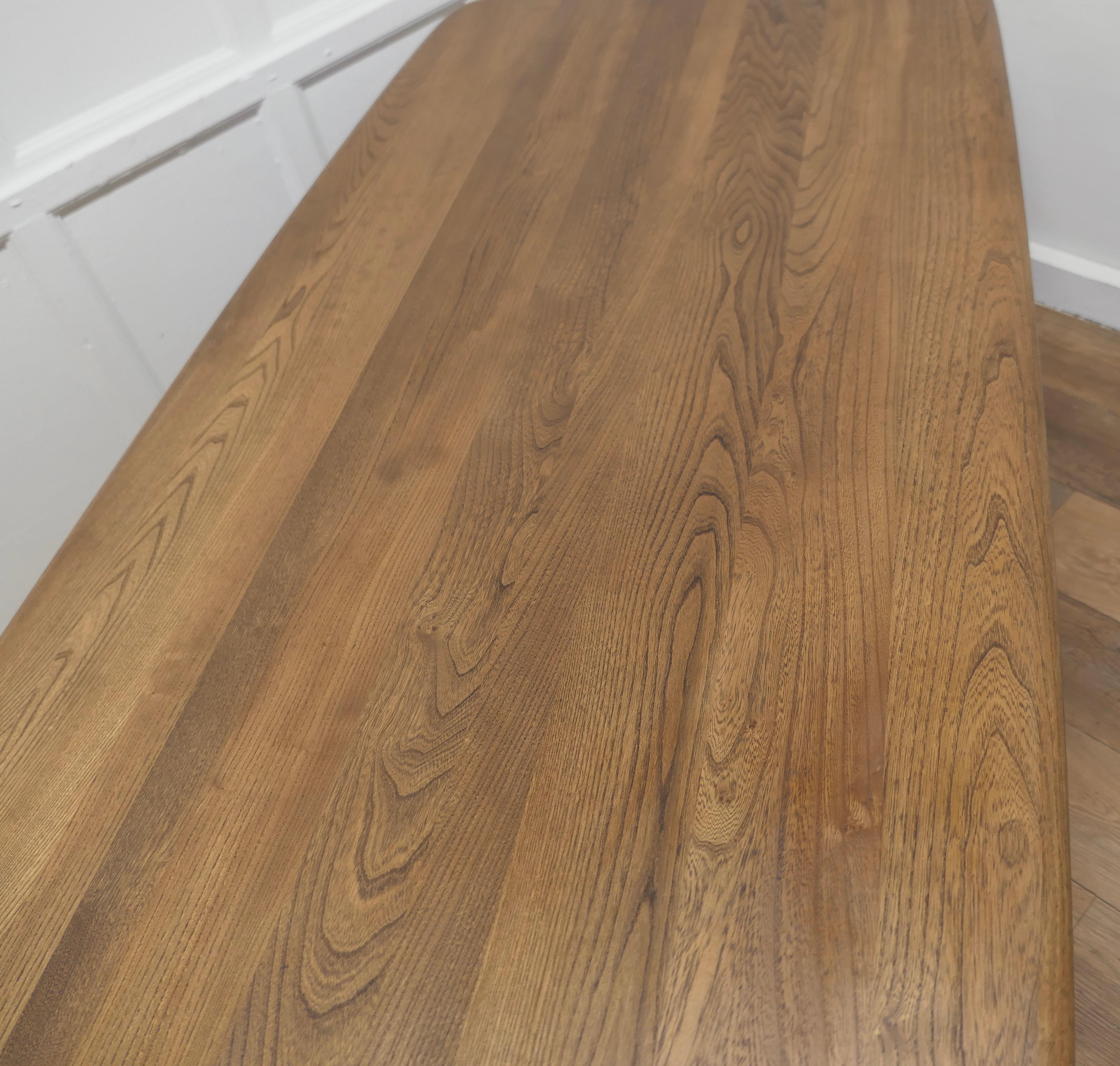 Good Quality Elm Refectory Dining Table This is a Superb Piece For Sale 3