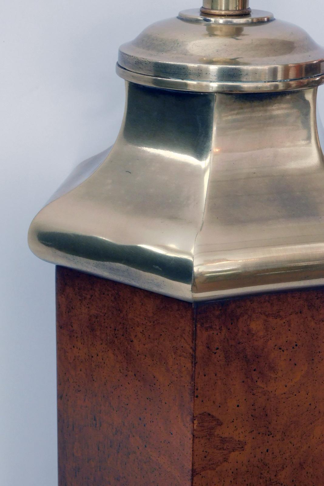 Placage Frederick Cooper lampe octogonale de bonne qualité en broussin et laiton des années 1960 en vente