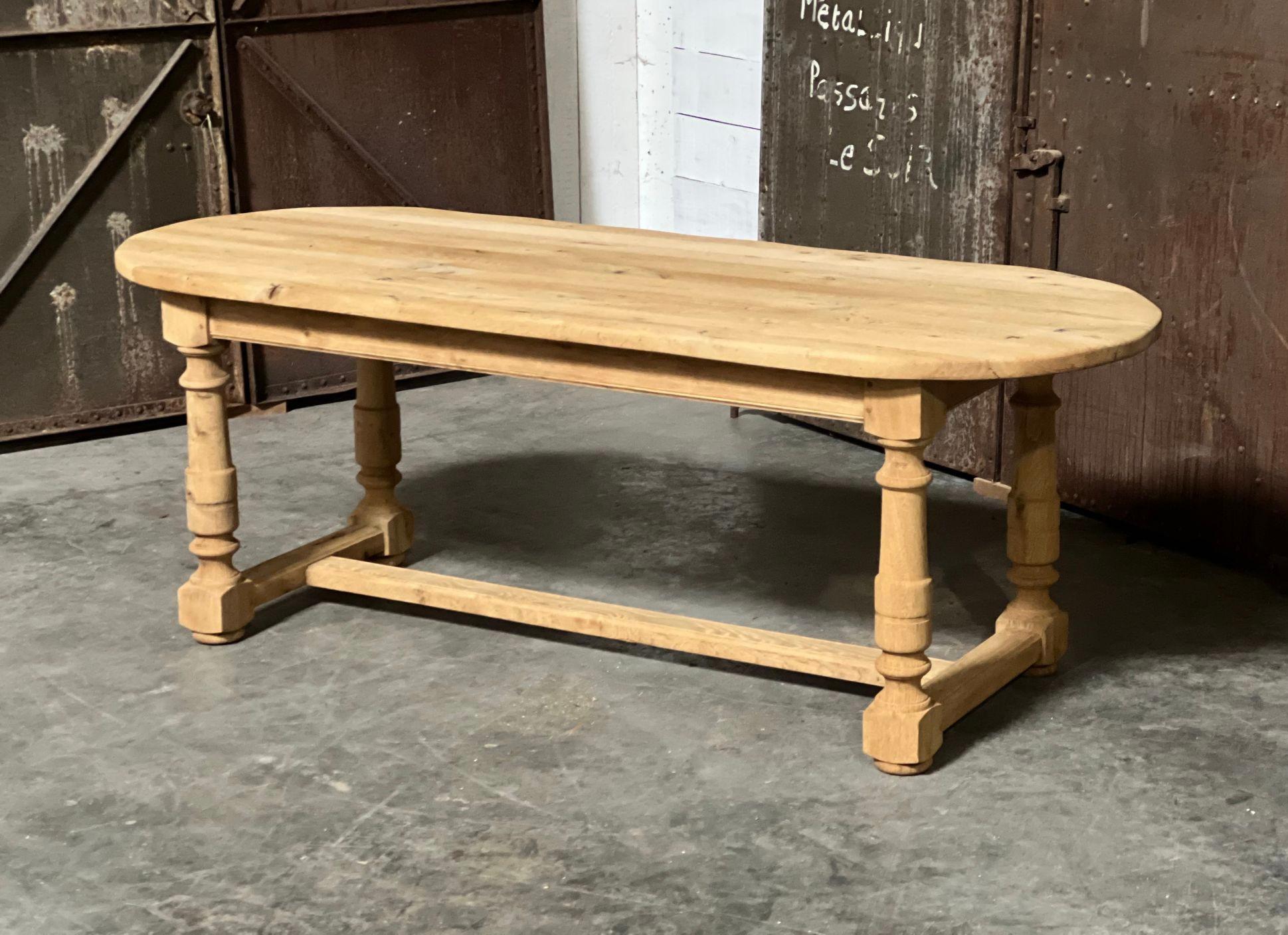Good Quality French Bleached Oak Farmhouse Dining Table  11