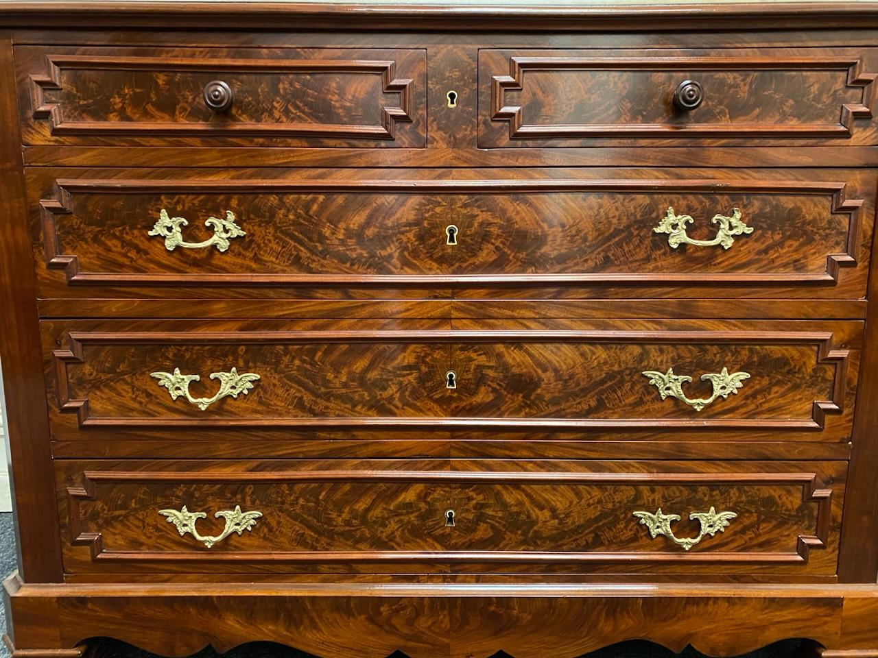 Good Quality French Marble Top Commode Chest of Drawers For Sale 1