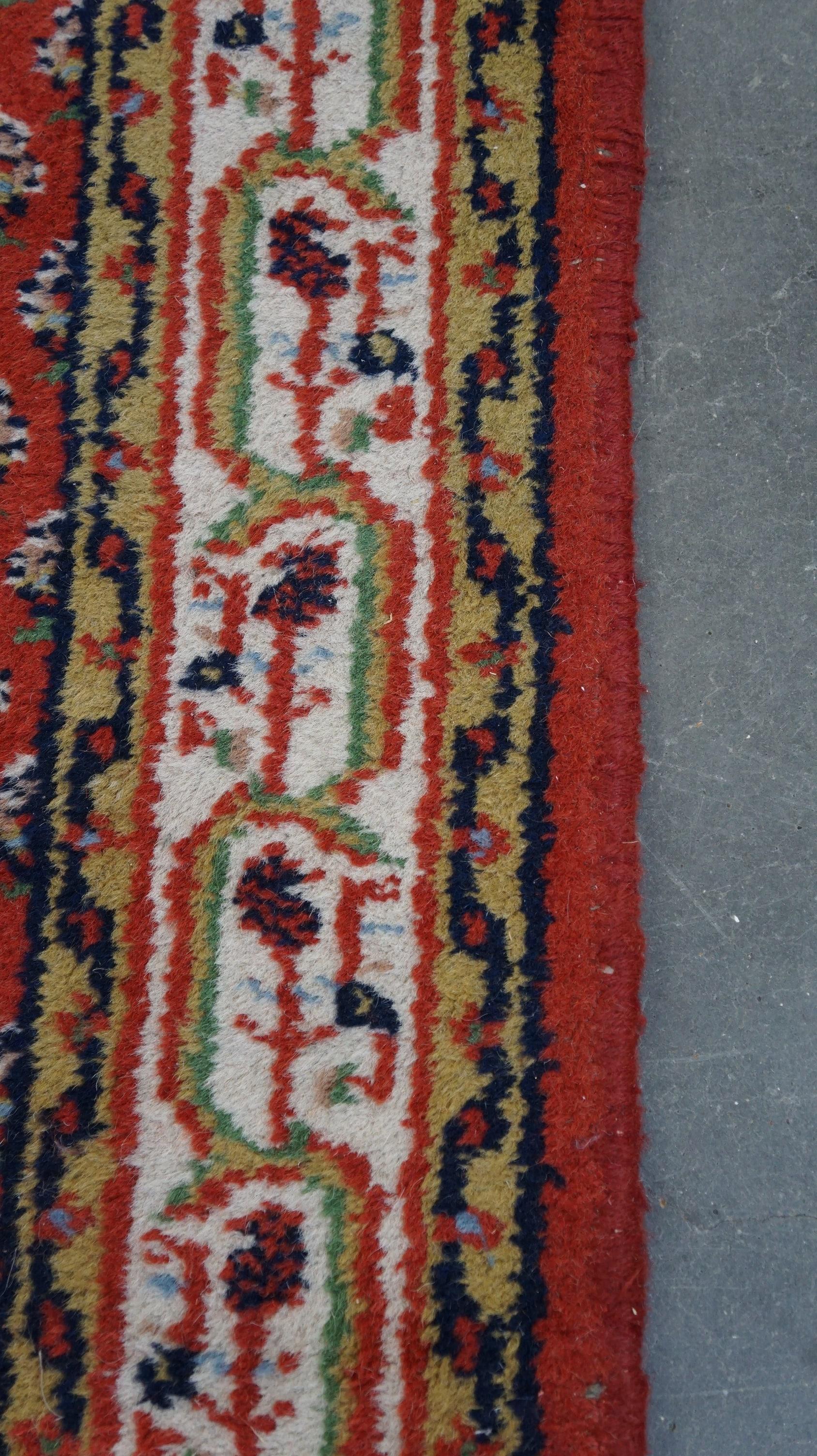 Tappeto in stile orientale di buona qualità con stampa classica 165x92cm in vendita 1